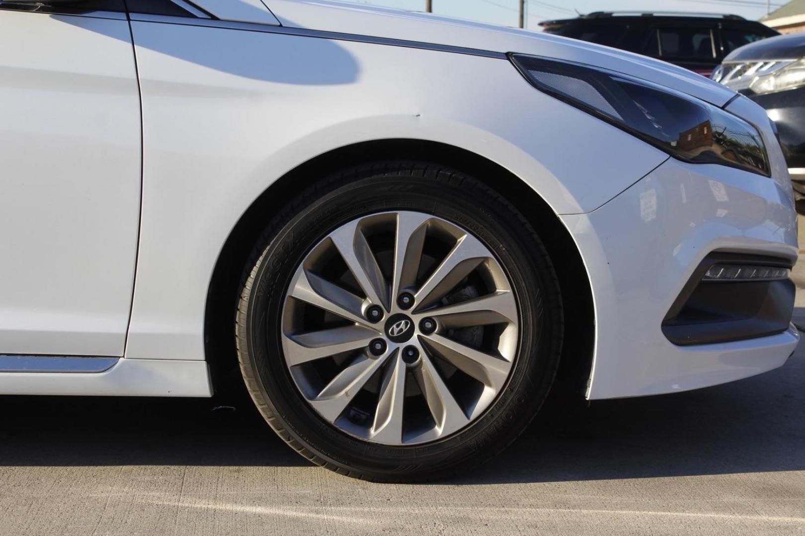 2015 WHITE Hyundai Sonata Sport (5NPE34AF7FH) with an 2.4L L4 DOHC 16V engine, 6-Speed Automatic transmission, located at 2401 E Main St., Grand Prairie, TX, 75050, (972) 262-4440, 32.748981, -96.969643 - Photo#8