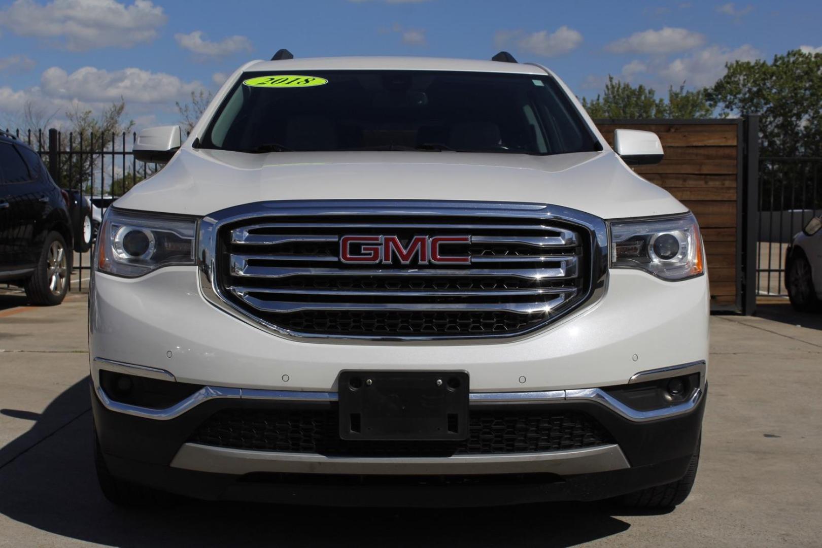 2018 WHITE GMC Acadia SLT-2 FWD (1GKKNNLS2JZ) with an 3.6L V6 DOHC 24V engine, 6-Speed Automatic transmission, located at 2401 E Main St., Grand Prairie, TX, 75050, (972) 262-4440, 32.748981, -96.969643 - Photo#0