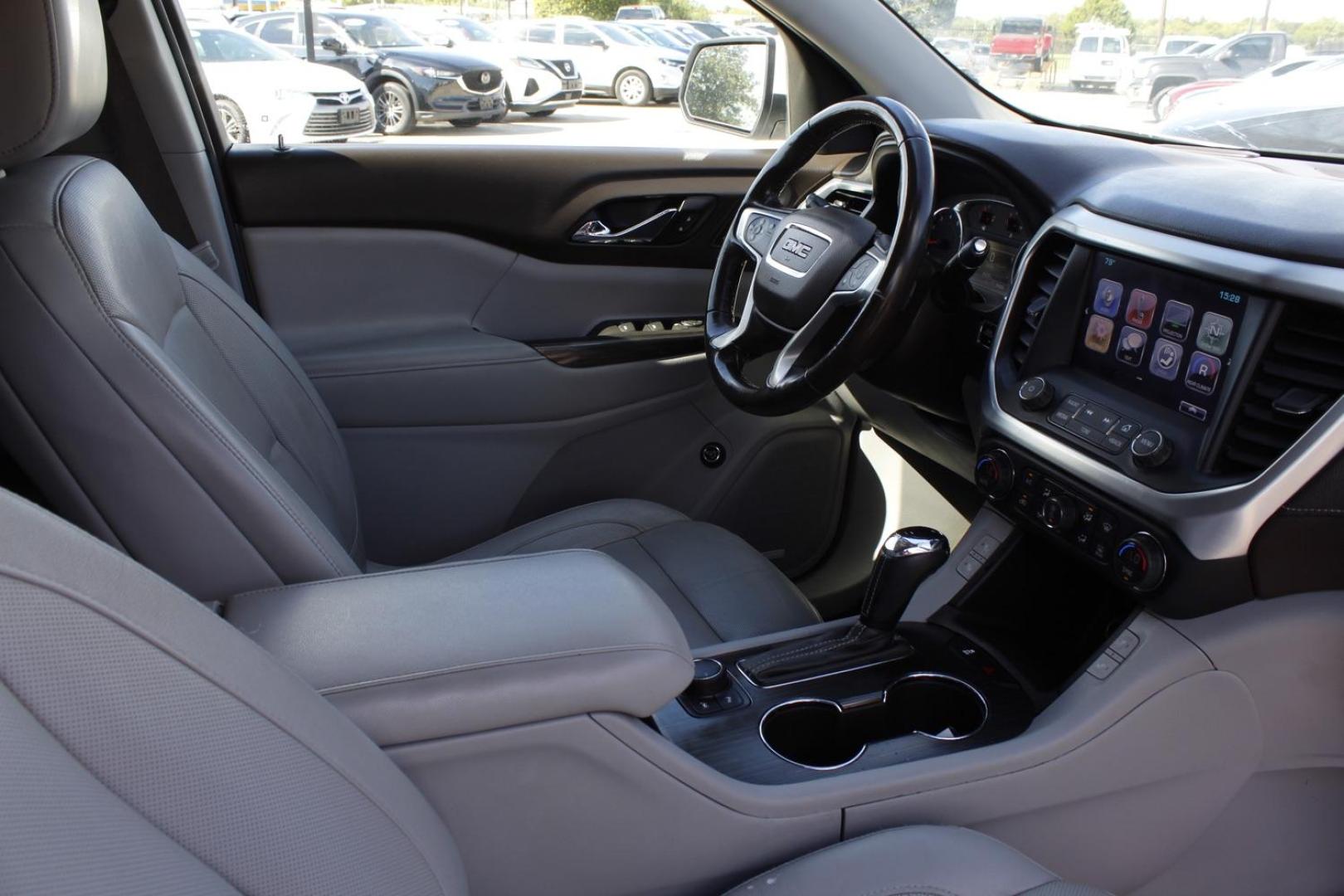 2018 WHITE GMC Acadia SLT-2 FWD (1GKKNNLS2JZ) with an 3.6L V6 DOHC 24V engine, 6-Speed Automatic transmission, located at 2401 E Main St., Grand Prairie, TX, 75050, (972) 262-4440, 32.748981, -96.969643 - Photo#17