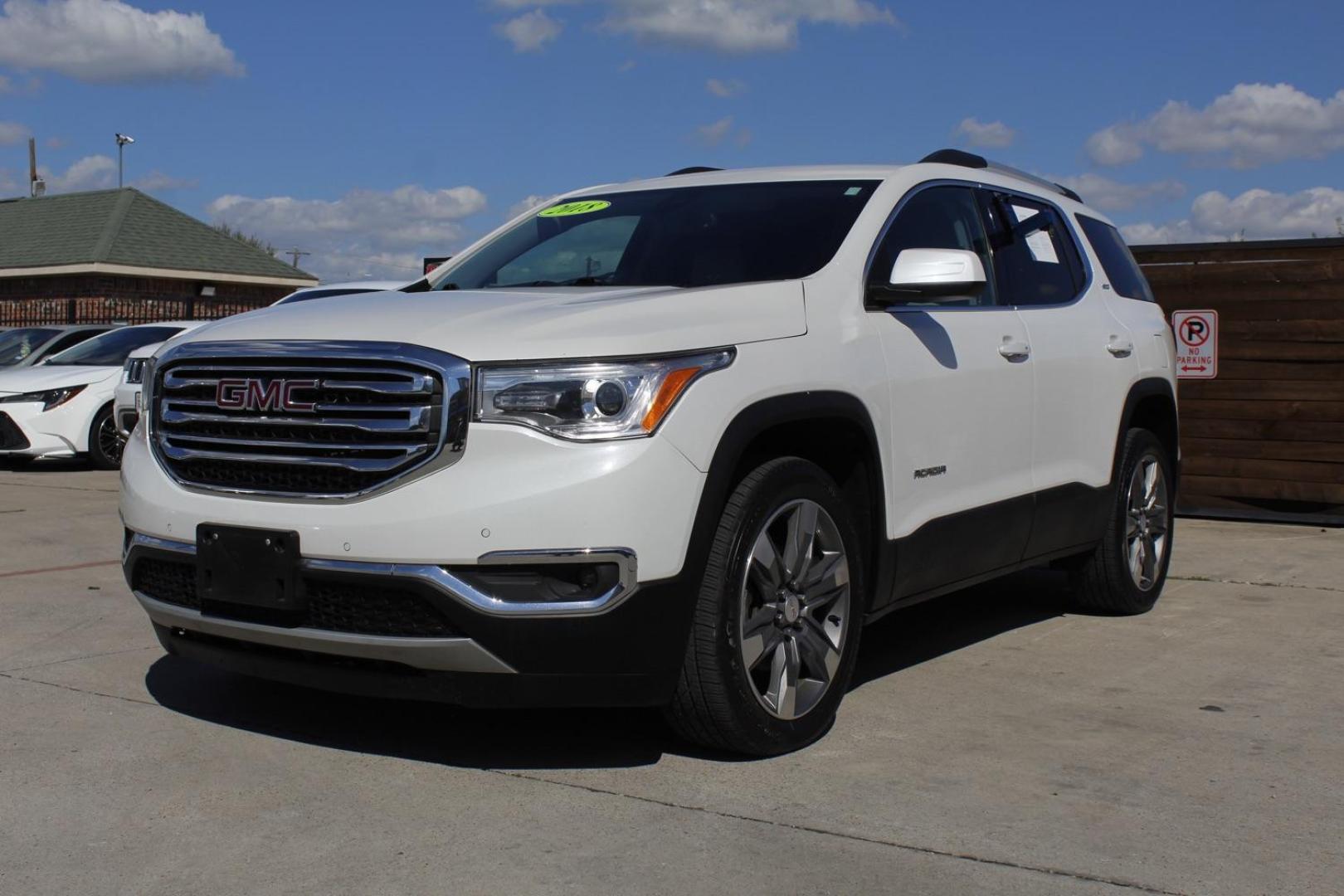 2018 WHITE GMC Acadia SLT-2 FWD (1GKKNNLS2JZ) with an 3.6L V6 DOHC 24V engine, 6-Speed Automatic transmission, located at 2401 E Main St., Grand Prairie, TX, 75050, (972) 262-4440, 32.748981, -96.969643 - Photo#1