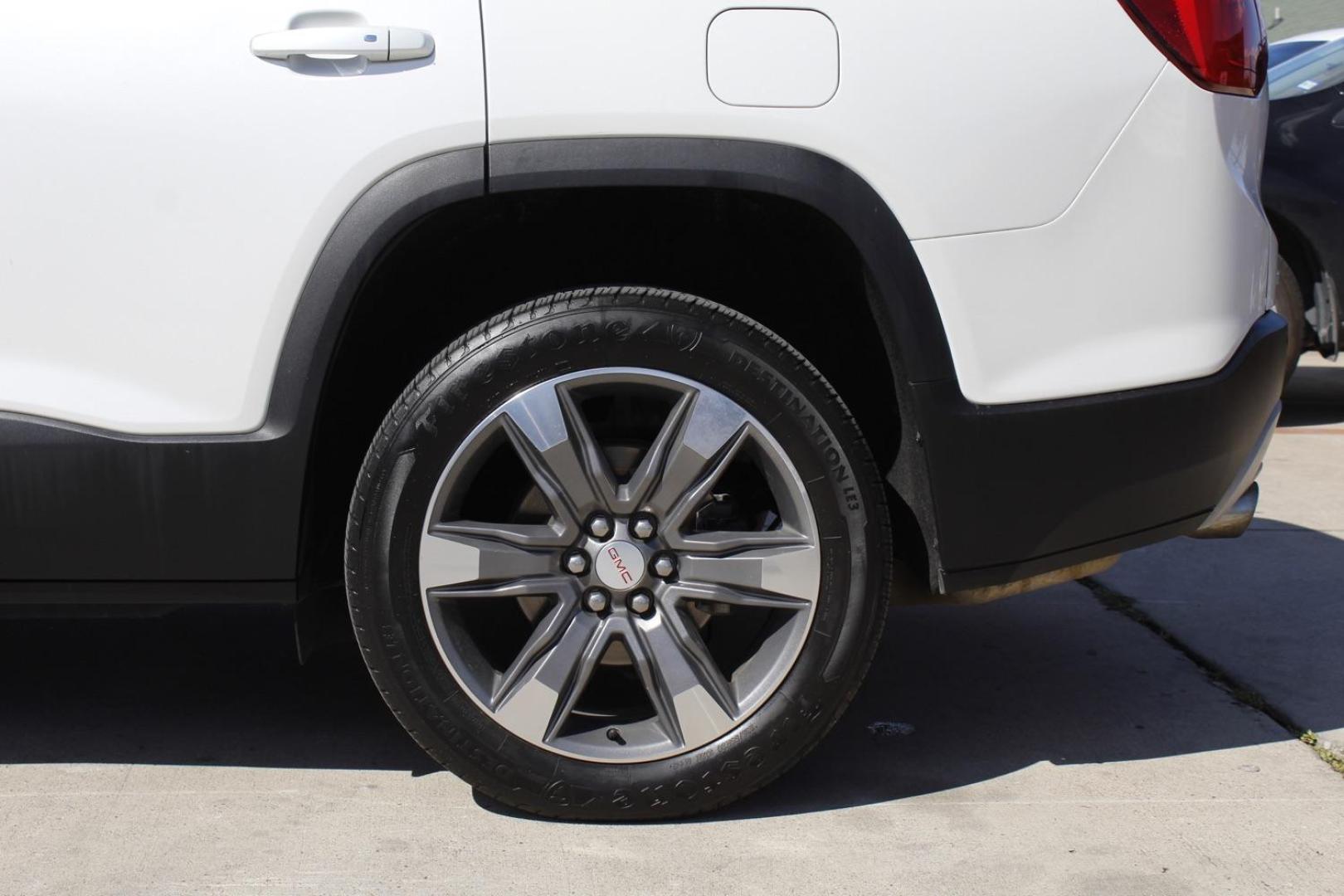 2018 WHITE GMC Acadia SLT-2 FWD (1GKKNNLS2JZ) with an 3.6L V6 DOHC 24V engine, 6-Speed Automatic transmission, located at 2401 E Main St., Grand Prairie, TX, 75050, (972) 262-4440, 32.748981, -96.969643 - Photo#4