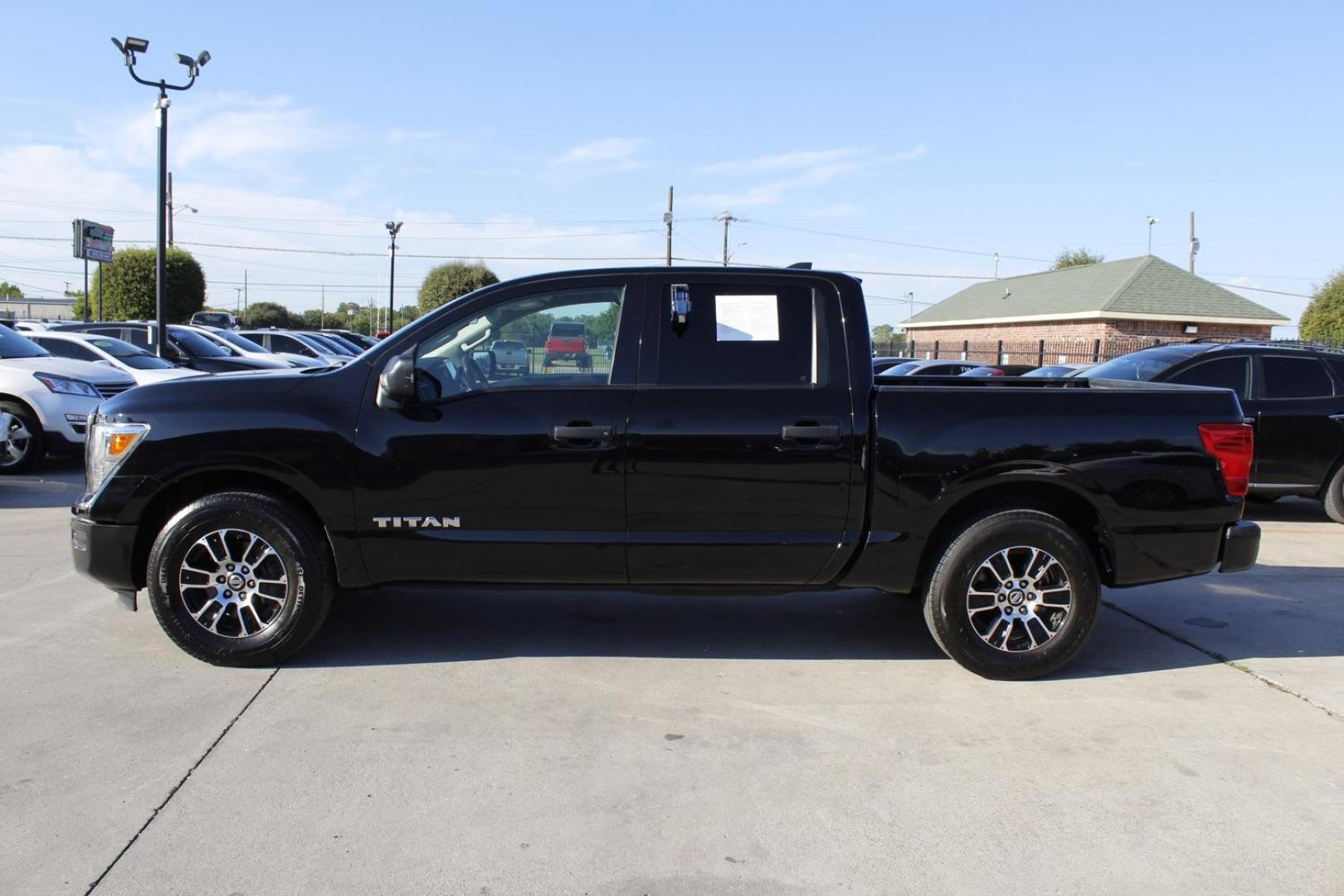 2022 BLACK Nissan Titan S Crew Cab 2WD (1N6AA1EE8NN) with an 5.6L V8 DOHC 32V engine, 9-Speed Automatic transmission, located at 2401 E Main St., Grand Prairie, TX, 75050, (972) 262-4440, 32.748981, -96.969643 - Photo#2