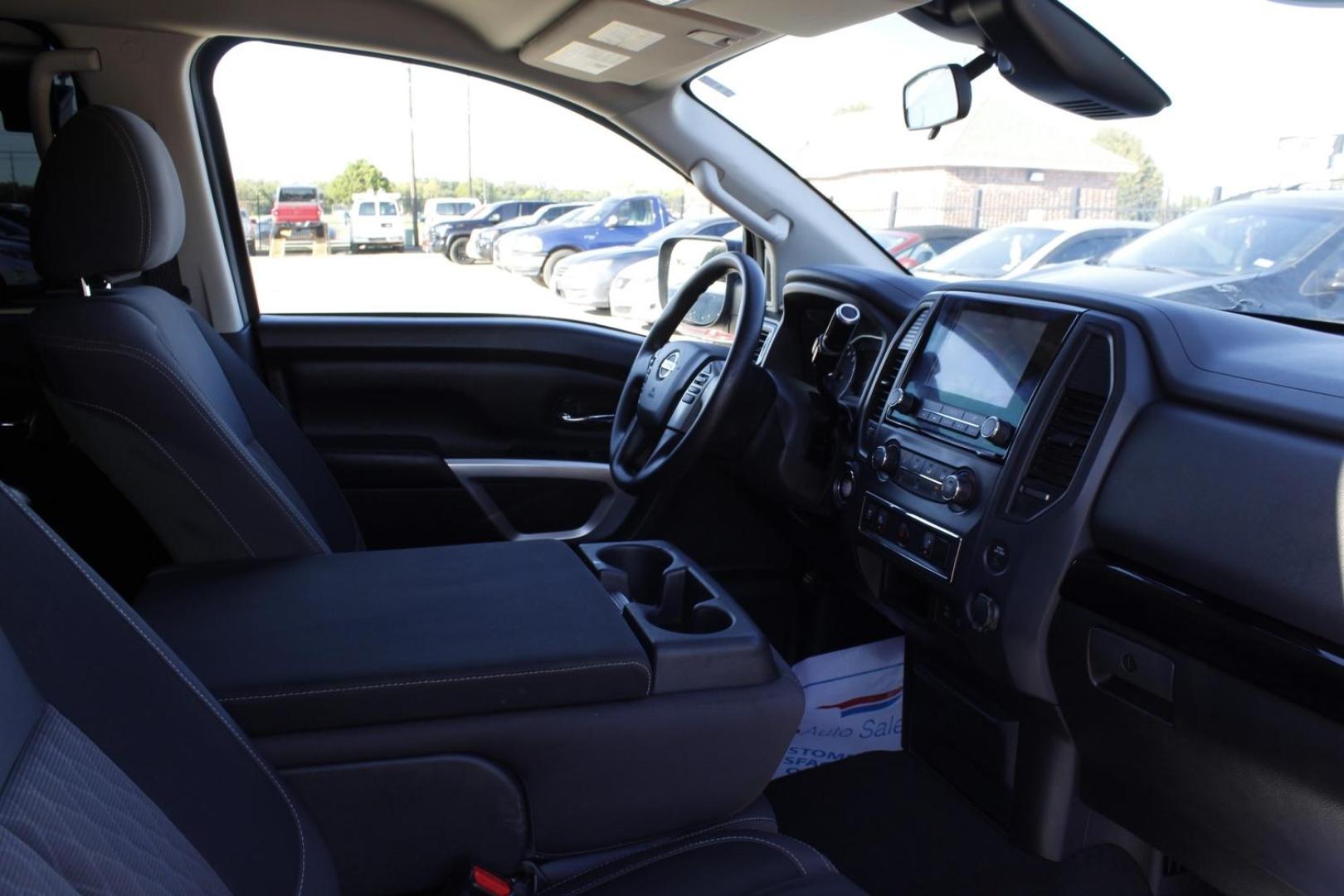 2022 BLACK Nissan Titan S Crew Cab 2WD (1N6AA1EE8NN) with an 5.6L V8 DOHC 32V engine, 9-Speed Automatic transmission, located at 2401 E Main St., Grand Prairie, TX, 75050, (972) 262-4440, 32.748981, -96.969643 - Photo#8