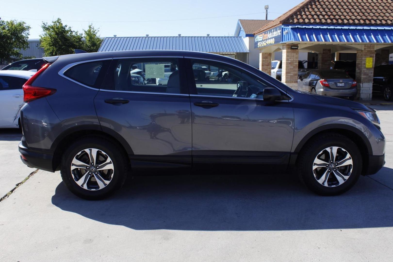 2017 GRAY Honda CR-V LX 2WD (2HKRW5H31HH) with an 2.4L L4 DOHC 16V engine, Continuously Variable Transmission transmission, located at 2401 E Main St., Grand Prairie, TX, 75050, (972) 262-4440, 32.748981, -96.969643 - Photo#8