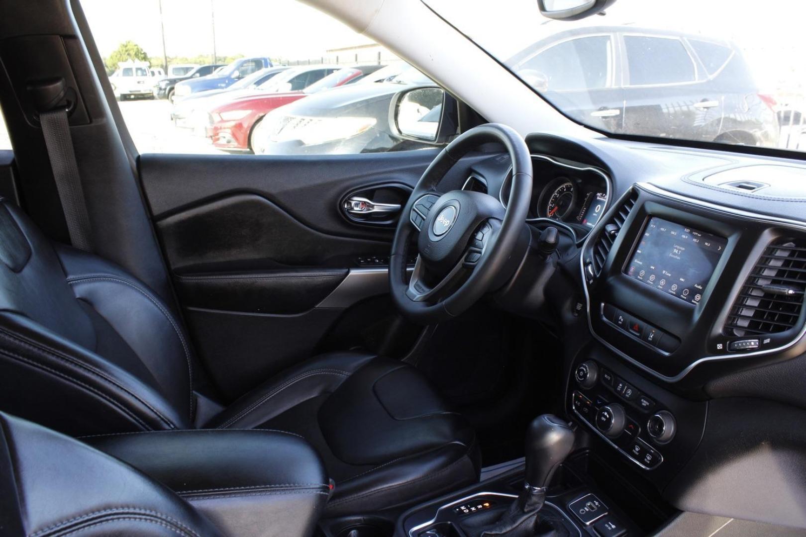 2021 GRAY Jeep Cherokee Latitude Plus FWD (1C4PJLLB7MD) with an 2.4L L4 DOHC 16V engine, 9-Speed Automatic transmission, located at 2401 E Main St., Grand Prairie, TX, 75050, (972) 262-4440, 32.748981, -96.969643 - Photo#10