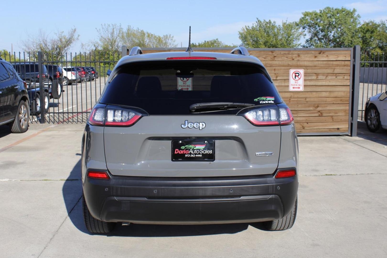 2021 GRAY Jeep Cherokee Latitude Plus FWD (1C4PJLLB7MD) with an 2.4L L4 DOHC 16V engine, 9-Speed Automatic transmission, located at 2401 E Main St., Grand Prairie, TX, 75050, (972) 262-4440, 32.748981, -96.969643 - Photo#5