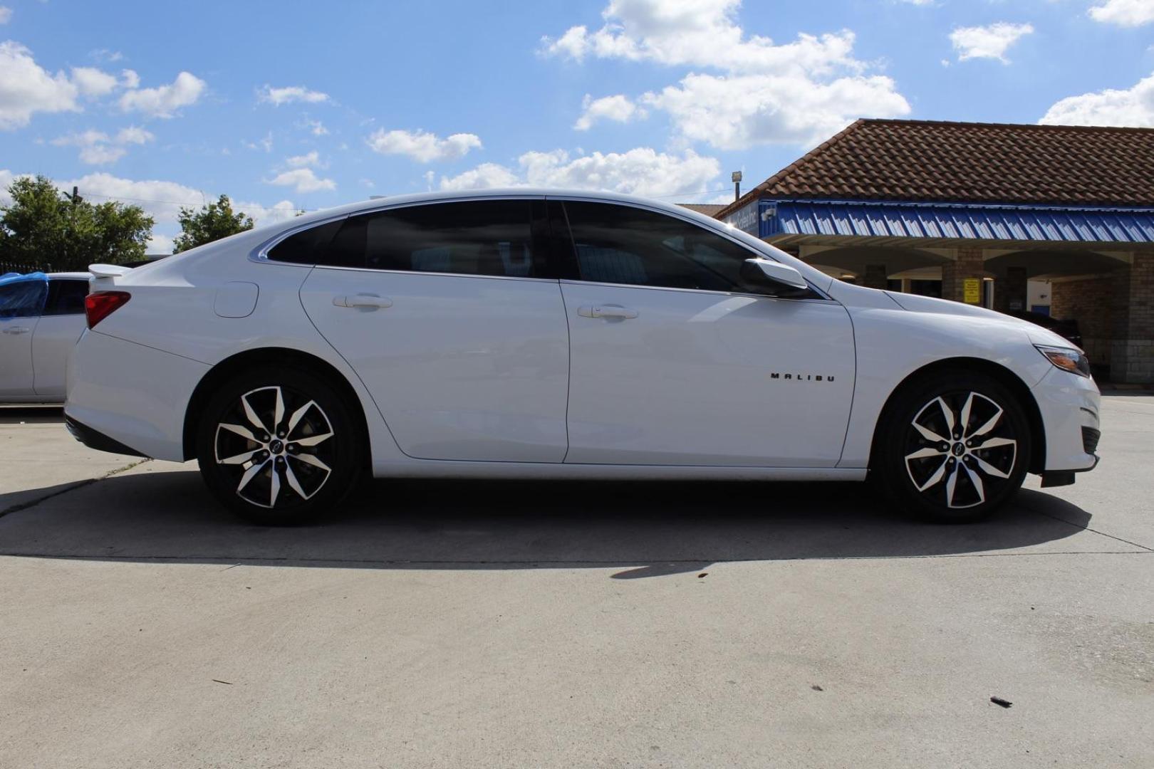 2022 white Chevrolet Malibu RS (1G1ZG5ST4NF) with an 1.5L L4 DOHC 16V engine, 6-Speed Automatic transmission, located at 2401 E Main St., Grand Prairie, TX, 75050, (972) 262-4440, 32.748981, -96.969643 - Photo#7