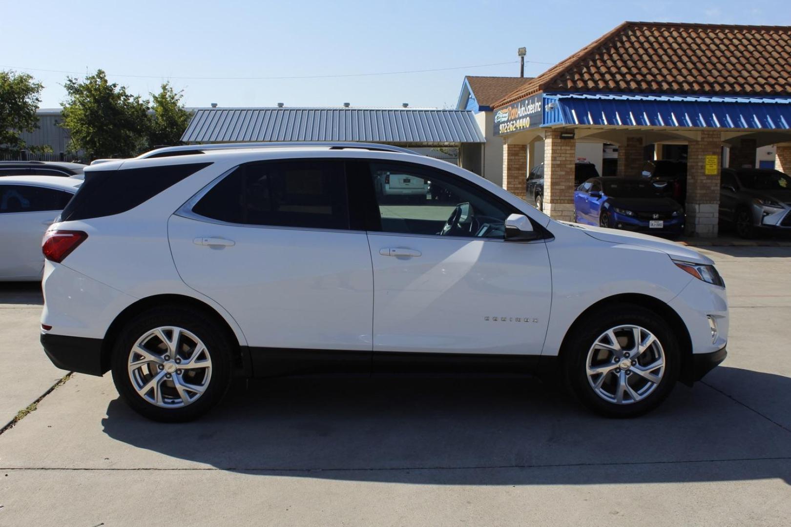 2018 White Chevrolet Equinox LT 2WD (3GNAXKEX0JS) with an 2.0L L4 DOHC 16V TURBO engine, 6-Speed Automatic transmission, located at 2401 E Main St., Grand Prairie, TX, 75050, (972) 262-4440, 32.748981, -96.969643 - Photo#9