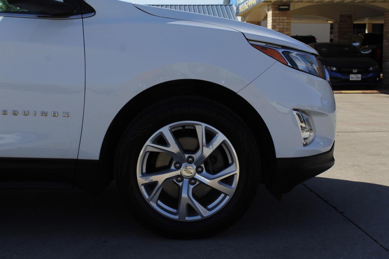 2018 White Chevrolet Equinox LT 2WD (3GNAXKEX0JS) with an 2.0L L4 DOHC 16V TURBO engine, 6-Speed Automatic transmission, located at 2401 E Main St., Grand Prairie, TX, 75050, (972) 262-4440, 32.748981, -96.969643 - Photo#10