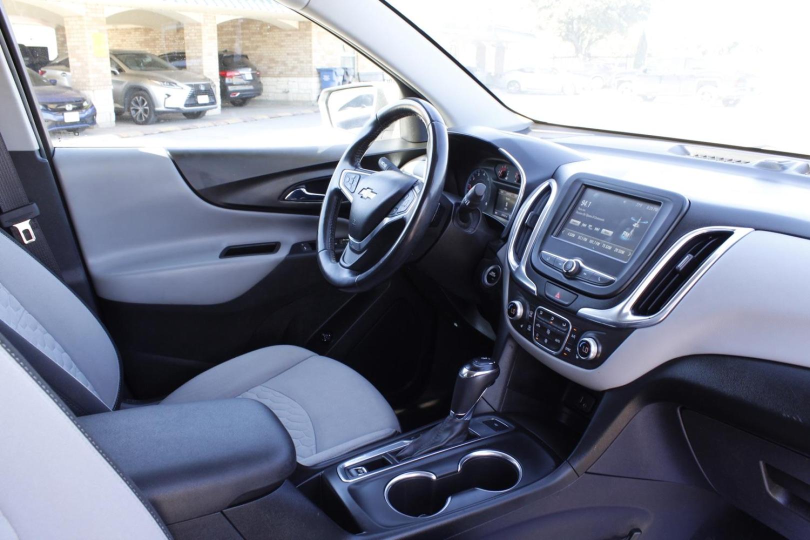 2018 White Chevrolet Equinox LT 2WD (3GNAXKEX0JS) with an 2.0L L4 DOHC 16V TURBO engine, 6-Speed Automatic transmission, located at 2401 E Main St., Grand Prairie, TX, 75050, (972) 262-4440, 32.748981, -96.969643 - Photo#13