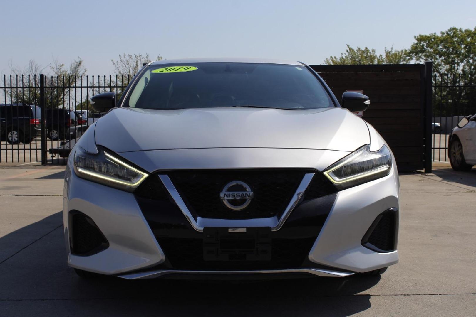 2019 silver Nissan Maxima 3.5 SV (1N4AA6AV8KC) with an 3.5L V6 DOHC 24V engine, Continuously Variable Transmission transmission, located at 2401 E Main St., Grand Prairie, TX, 75050, (972) 262-4440, 32.748981, -96.969643 - Photo#0