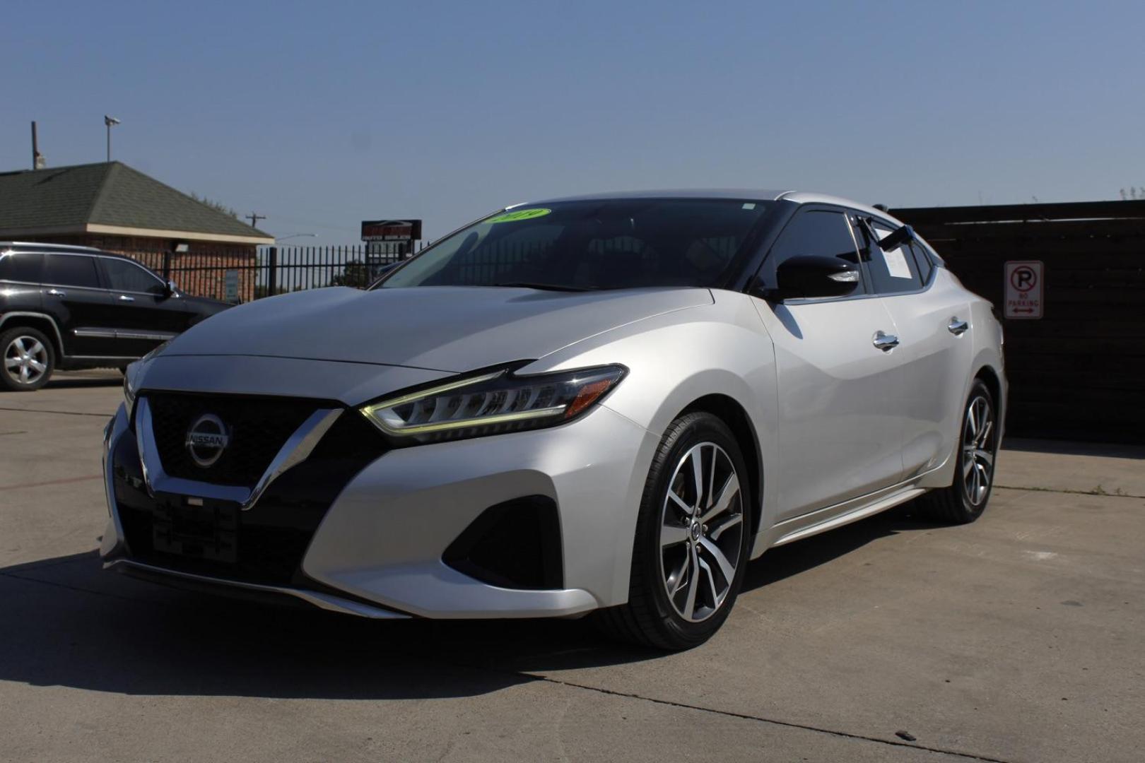 2019 silver Nissan Maxima 3.5 SV (1N4AA6AV8KC) with an 3.5L V6 DOHC 24V engine, Continuously Variable Transmission transmission, located at 2401 E Main St., Grand Prairie, TX, 75050, (972) 262-4440, 32.748981, -96.969643 - Photo#1