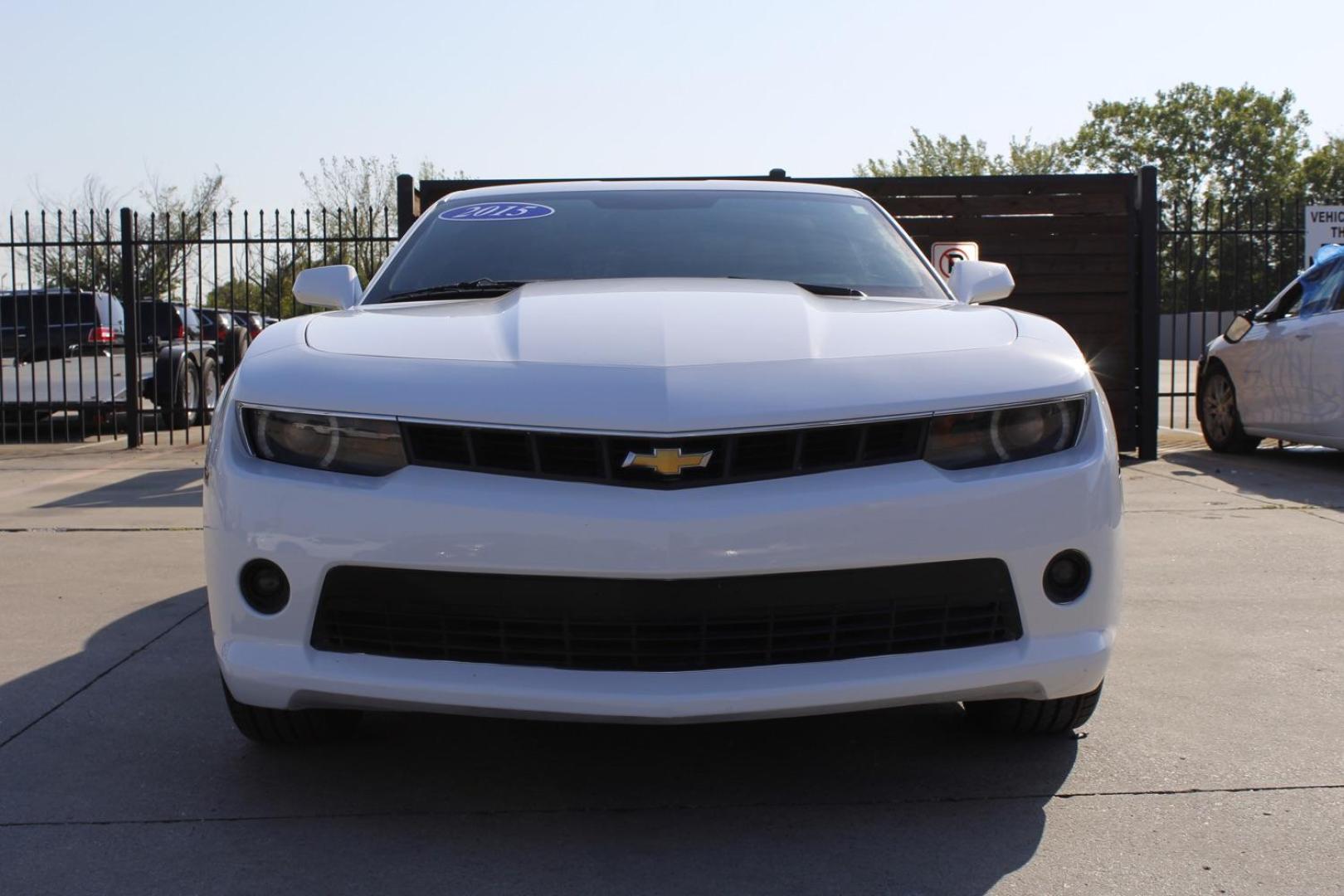 2015 White Chevrolet Camaro 1LT Coupe (2G1FD1E31F9) with an 3.6L V6 DOHC 24V FFV engine, 6-Speed Automatic transmission, located at 2401 E Main St., Grand Prairie, TX, 75050, (972) 262-4440, 32.748981, -96.969643 - Photo#0