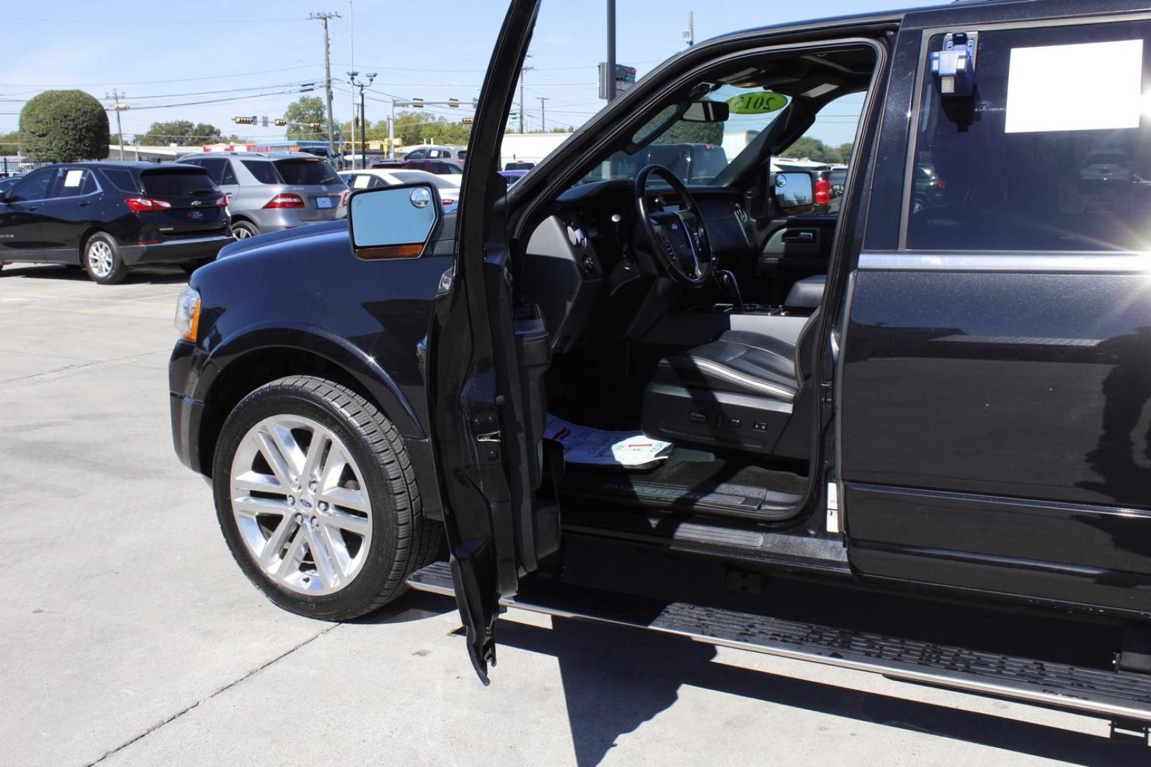 2015 Black Ford Expedition EL Platinum 4WD (1FMJK1MT7FE) with an 3.5L V6 DOHC 24V FFV engine, 6-Speed Automatic transmission, located at 2401 E Main St., Grand Prairie, TX, 75050, (972) 262-4440, 32.748981, -96.969643 - Photo#3