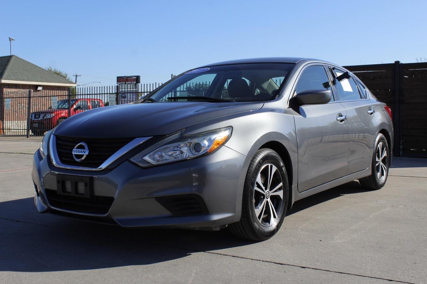 2017 gray Nissan Altima 2.5 S (1N4AL3AP1HC) with an 2.5L L4 DOHC 16V engine, Continuously Variable Transmission transmission, located at 2401 E Main St., Grand Prairie, TX, 75050, (972) 262-4440, 32.748981, -96.969643 - Photo#1