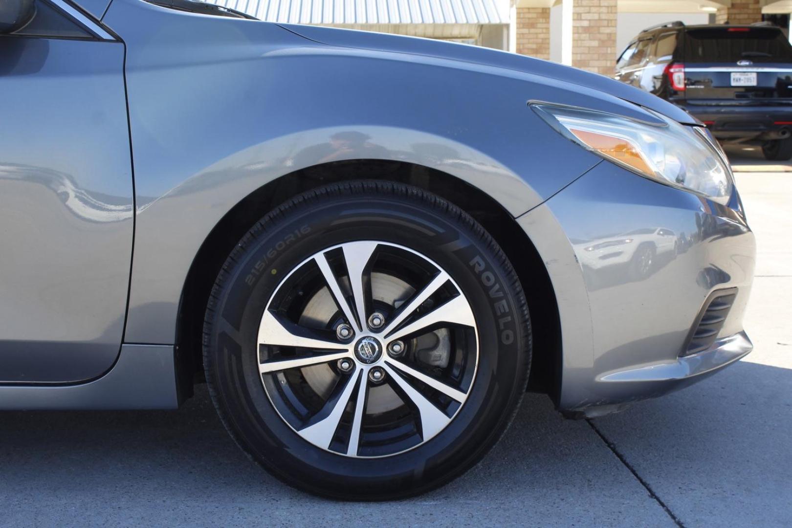 2017 gray Nissan Altima 2.5 S (1N4AL3AP1HC) with an 2.5L L4 DOHC 16V engine, Continuously Variable Transmission transmission, located at 2401 E Main St., Grand Prairie, TX, 75050, (972) 262-4440, 32.748981, -96.969643 - Photo#8