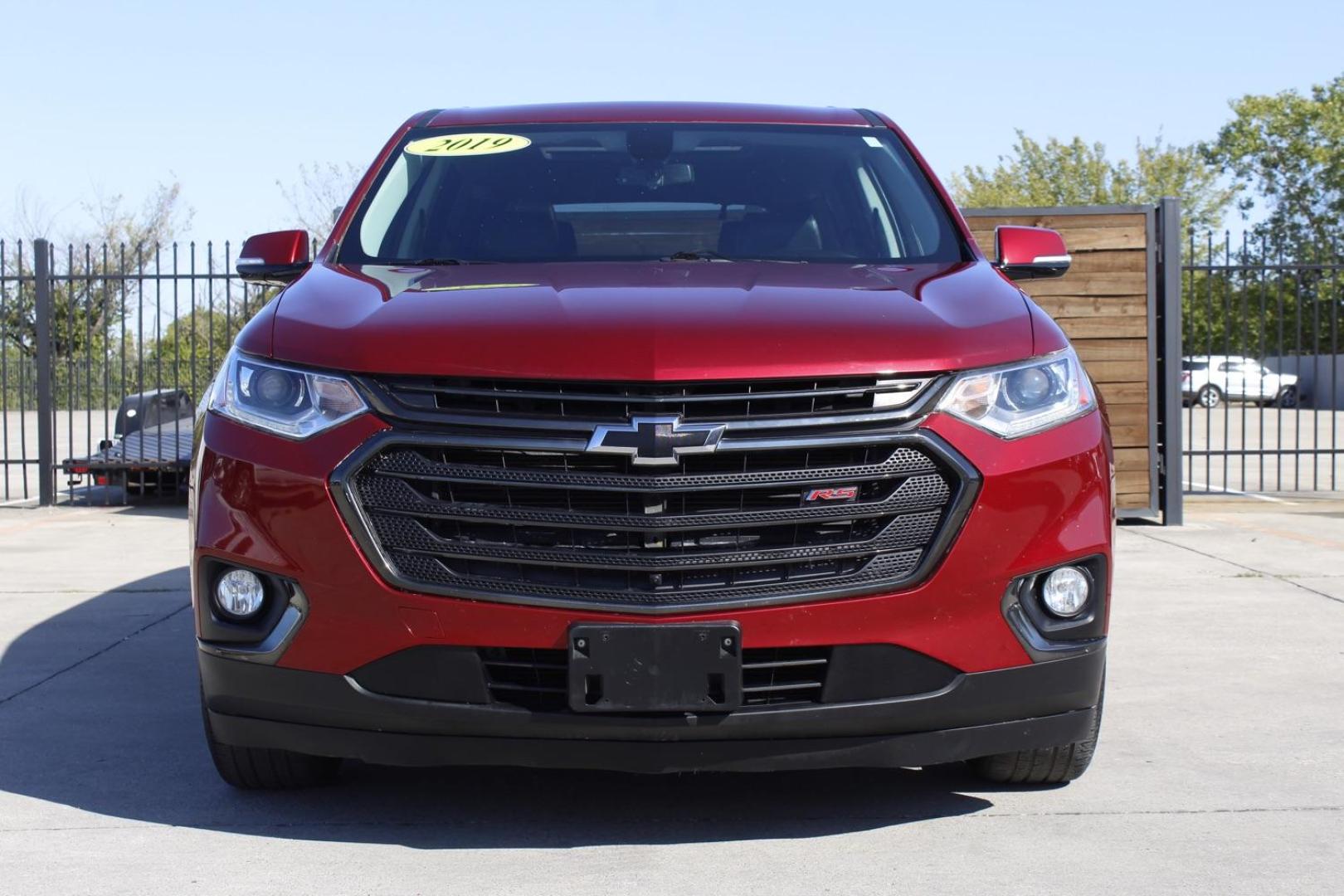 2019 red Chevrolet Traverse Premier AWD (1GNEVJKW4KJ) with an 3.6L V6 DOHC 24V engine, 9-Speed Automatic transmission, located at 2401 E Main St., Grand Prairie, TX, 75050, (972) 262-4440, 32.748981, -96.969643 - Photo#0