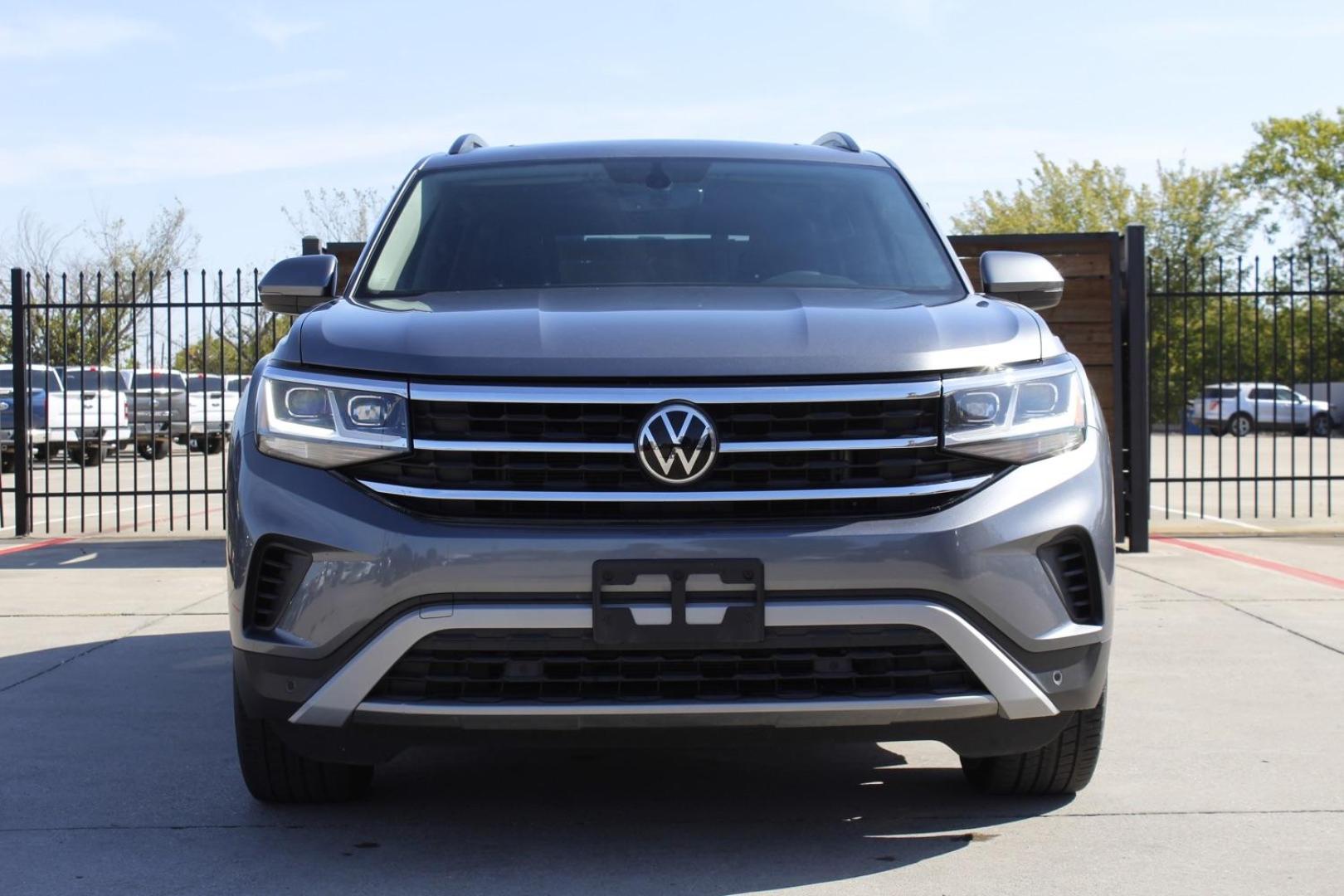 2021 Gray Volkswagen Atlas V6 SE w/Technology 4MOTION (1V2KR2CA1MC) with an 3.6L V6 DOHC 24V engine, 8-Speed Automatic transmission, located at 2401 E Main St., Grand Prairie, TX, 75050, (972) 262-4440, 32.748981, -96.969643 - Photo#0