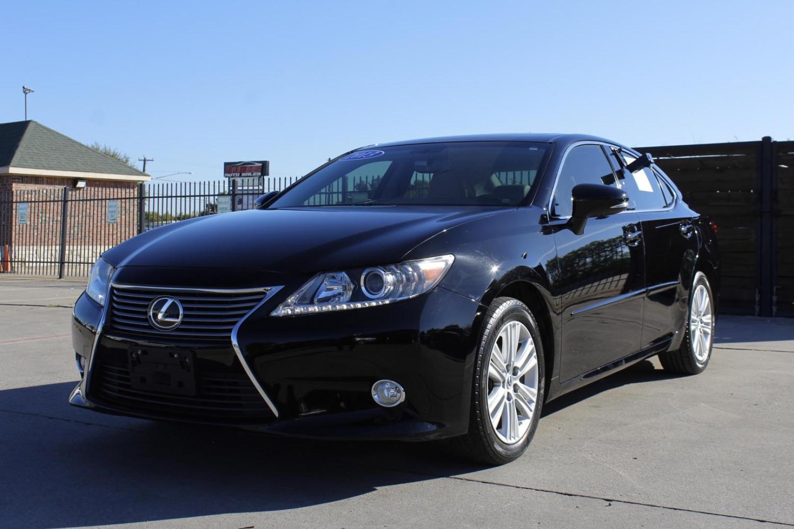 2013 black Lexus ES 350 Sedan (JTHBK1GG9D2) with an 3.5L V6 DOHC 24V engine, 6-Speed Automatic transmission, located at 2401 E Main St., Grand Prairie, TX, 75050, (972) 262-4440, 32.748981, -96.969643 - Photo#1