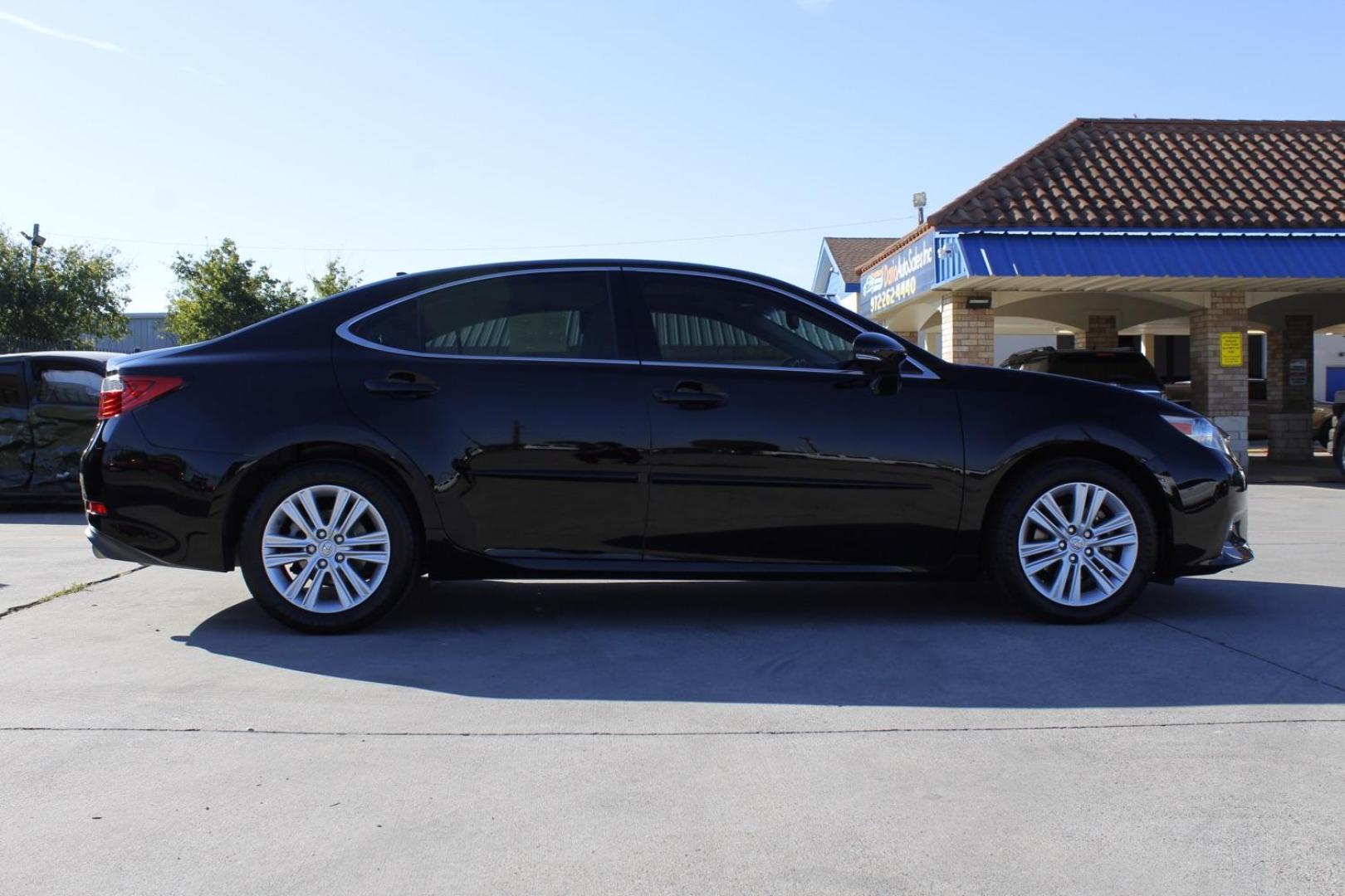 2013 black Lexus ES 350 Sedan (JTHBK1GG9D2) with an 3.5L V6 DOHC 24V engine, 6-Speed Automatic transmission, located at 2401 E Main St., Grand Prairie, TX, 75050, (972) 262-4440, 32.748981, -96.969643 - Photo#7