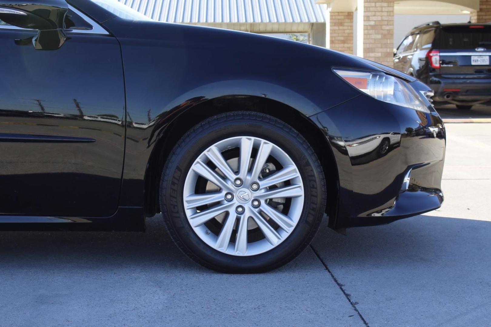 2013 black Lexus ES 350 Sedan (JTHBK1GG9D2) with an 3.5L V6 DOHC 24V engine, 6-Speed Automatic transmission, located at 2401 E Main St., Grand Prairie, TX, 75050, (972) 262-4440, 32.748981, -96.969643 - Photo#8