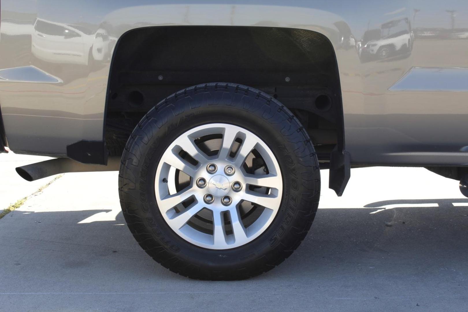 2017 Brown Chevrolet Silverado 1500 LT Double Cab 2WD (1GCRCREH6HZ) with an 4.3L V6 OHV 12V engine, 6-Speed Automatic transmission, located at 2401 E Main St., Grand Prairie, TX, 75050, (972) 262-4440, 32.748981, -96.969643 - Photo#9