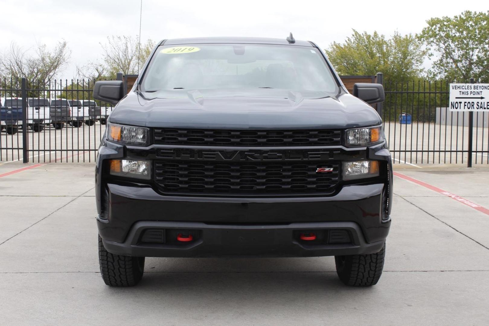 2019 GRAY Chevrolet Silverado 1500 Custom Trail Boss Double Cab 4WD (1GCRYCEFXKZ) with an 5.3L V8 OHV 16V engine, 6-Speed Automatic transmission, located at 2401 E Main St., Grand Prairie, TX, 75050, (972) 262-4440, 32.748981, -96.969643 - Photo#0