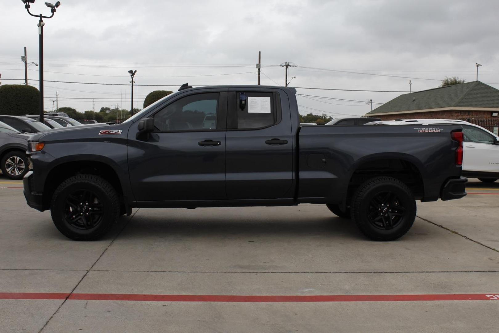 2019 GRAY Chevrolet Silverado 1500 Custom Trail Boss Double Cab 4WD (1GCRYCEFXKZ) with an 5.3L V8 OHV 16V engine, 6-Speed Automatic transmission, located at 2401 E Main St., Grand Prairie, TX, 75050, (972) 262-4440, 32.748981, -96.969643 - Photo#2