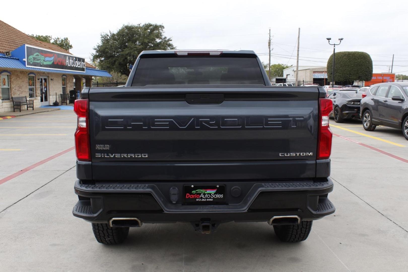 2019 GRAY Chevrolet Silverado 1500 Custom Trail Boss Double Cab 4WD (1GCRYCEFXKZ) with an 5.3L V8 OHV 16V engine, 6-Speed Automatic transmission, located at 2401 E Main St., Grand Prairie, TX, 75050, (972) 262-4440, 32.748981, -96.969643 - Photo#5