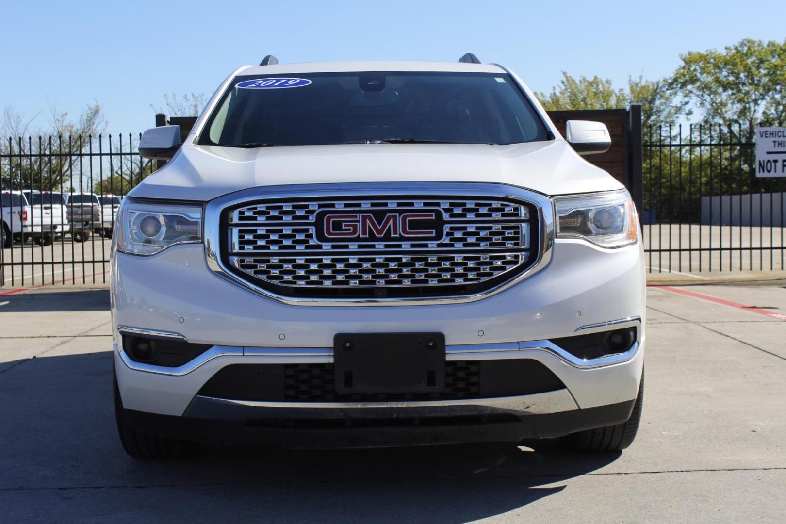 2019 WHITE GMC Acadia Denali (1GKKNPLS9KZ) with an 3.6L V6 DOHC 24V engine, 6-Speed Automatic transmission, located at 2401 E Main St., Grand Prairie, TX, 75050, (972) 262-4440, 32.748981, -96.969643 - Photo#0