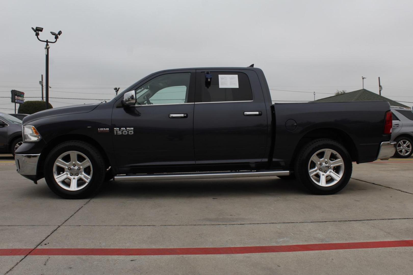 2018 GRAY RAM 1500 SLT Crew Cab SWB 2WD (1C6RR6LT2JS) with an 5.7L V8 OHV 16V engine, 8-Speed Automatic transmission, located at 2401 E Main St., Grand Prairie, TX, 75050, (972) 262-4440, 32.748981, -96.969643 - Photo#2