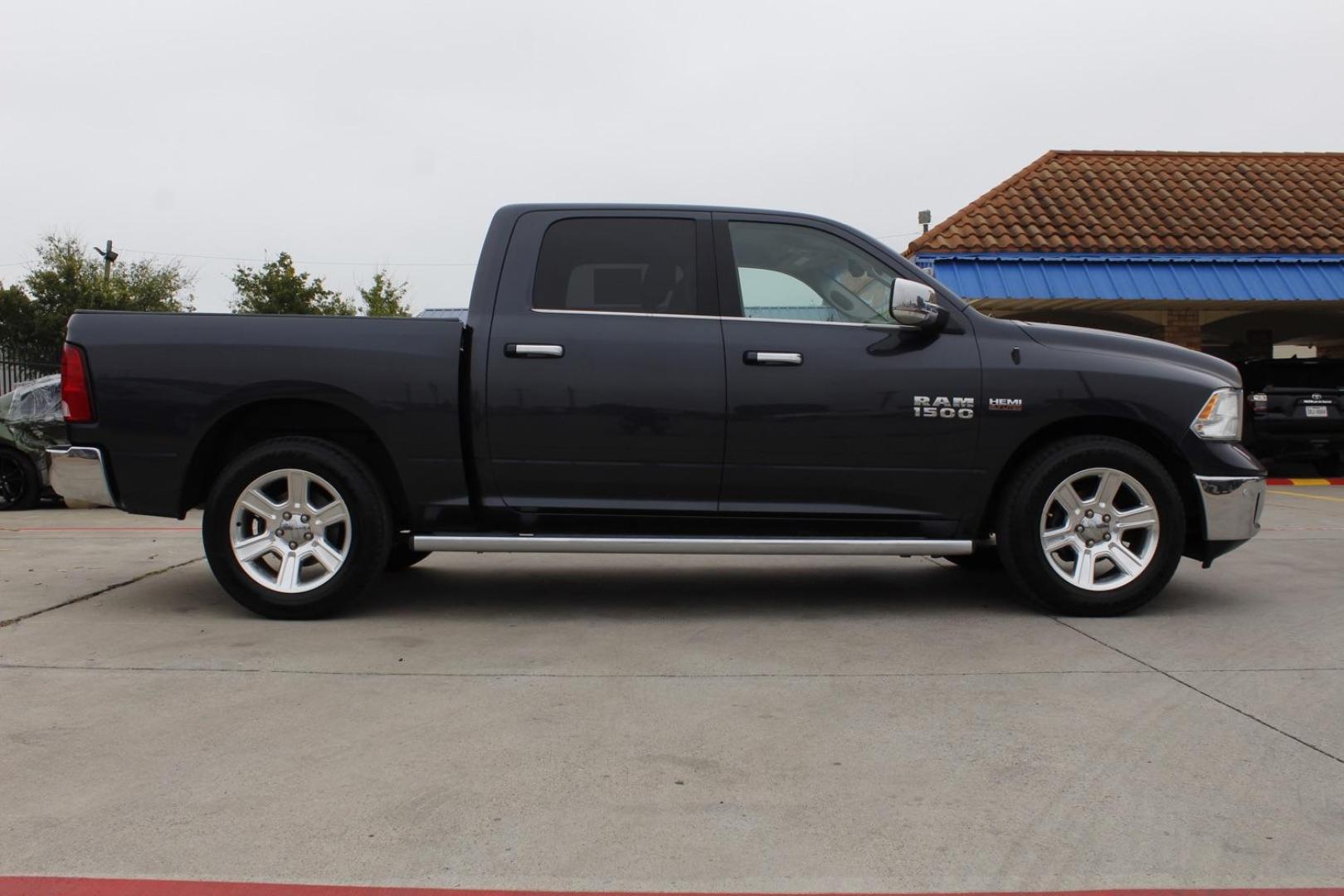 2018 GRAY RAM 1500 SLT Crew Cab SWB 2WD (1C6RR6LT2JS) with an 5.7L V8 OHV 16V engine, 8-Speed Automatic transmission, located at 2401 E Main St., Grand Prairie, TX, 75050, (972) 262-4440, 32.748981, -96.969643 - Photo#7