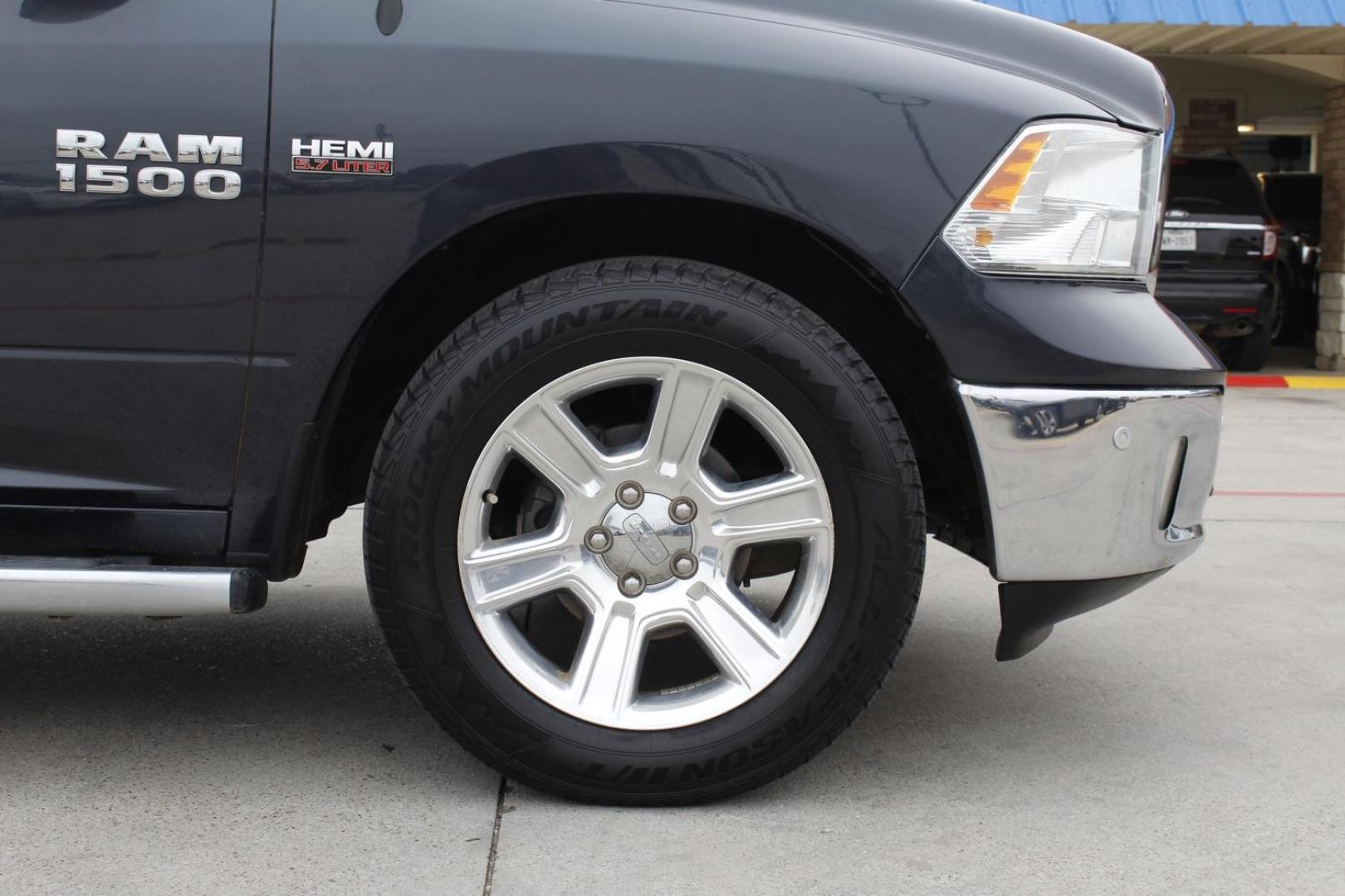 2018 GRAY RAM 1500 SLT Crew Cab SWB 2WD (1C6RR6LT2JS) with an 5.7L V8 OHV 16V engine, 8-Speed Automatic transmission, located at 2401 E Main St., Grand Prairie, TX, 75050, (972) 262-4440, 32.748981, -96.969643 - Photo#8