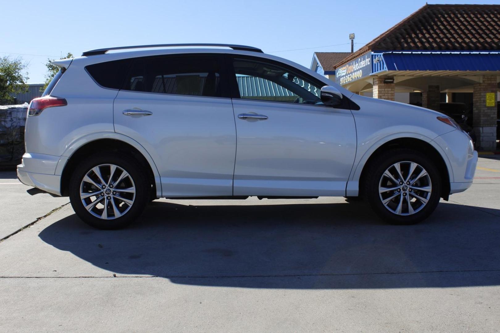 2017 WHITE Toyota RAV4 Limited FWD (2T3YFREV1HW) with an 2.5L L4 DOHC 16V engine, 6-Speed Automatic transmission, located at 2401 E Main St., Grand Prairie, TX, 75050, (972) 262-4440, 32.748981, -96.969643 - Photo#9