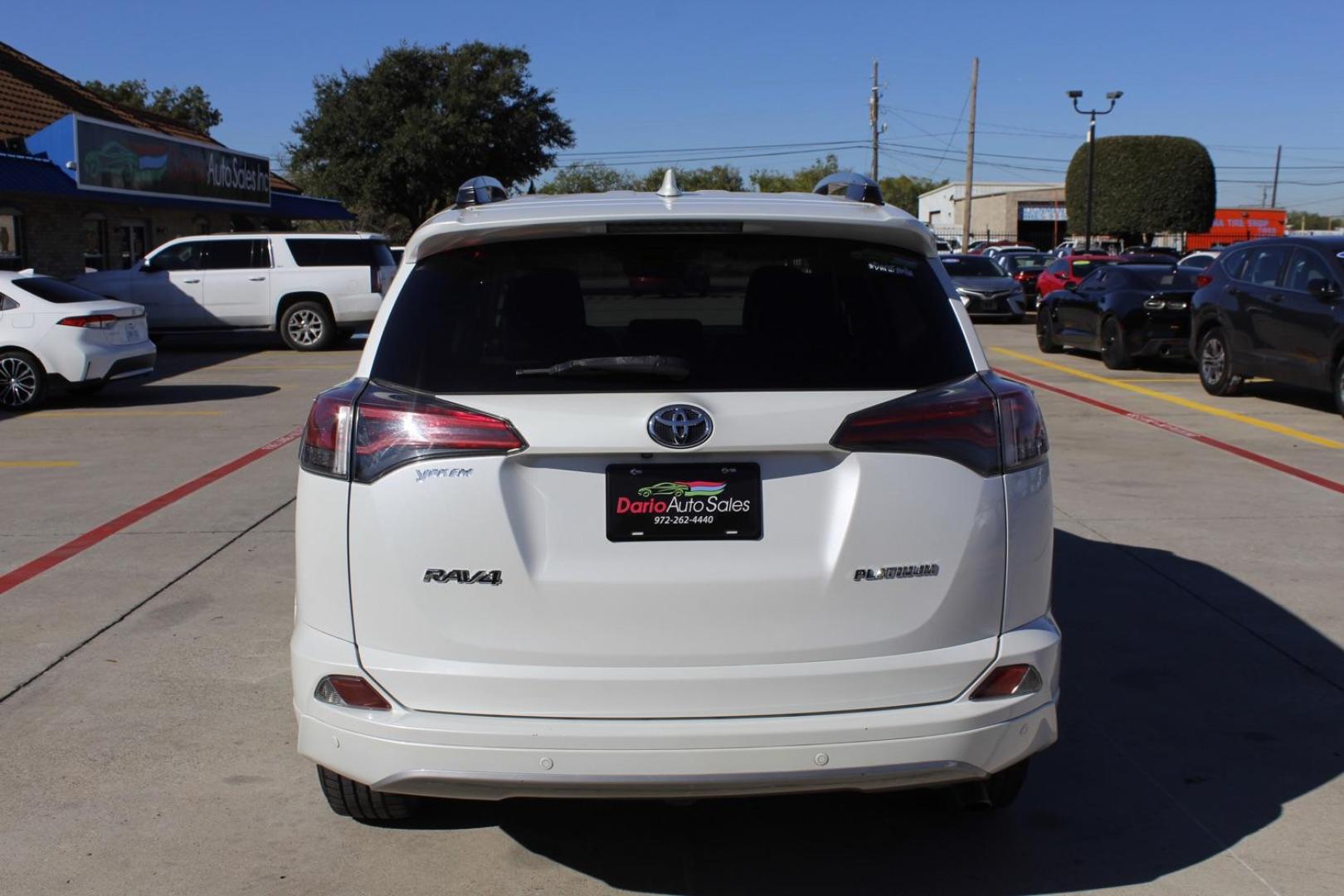 2017 WHITE Toyota RAV4 Limited FWD (2T3YFREV1HW) with an 2.5L L4 DOHC 16V engine, 6-Speed Automatic transmission, located at 2401 E Main St., Grand Prairie, TX, 75050, (972) 262-4440, 32.748981, -96.969643 - Photo#5