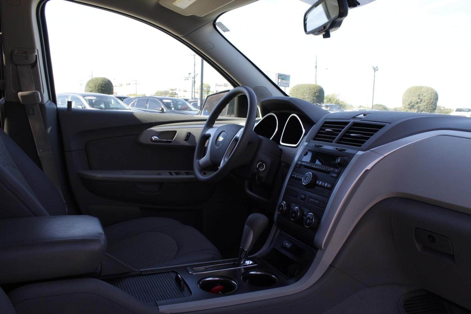 2012 white Chevrolet Traverse LS FWD (1GNKREEDXCJ) with an 3.6L V6 DOHC 24V engine, 6-Speed Automatic transmission, located at 2401 E Main St., Grand Prairie, TX, 75050, (972) 262-4440, 32.748981, -96.969643 - Photo#12