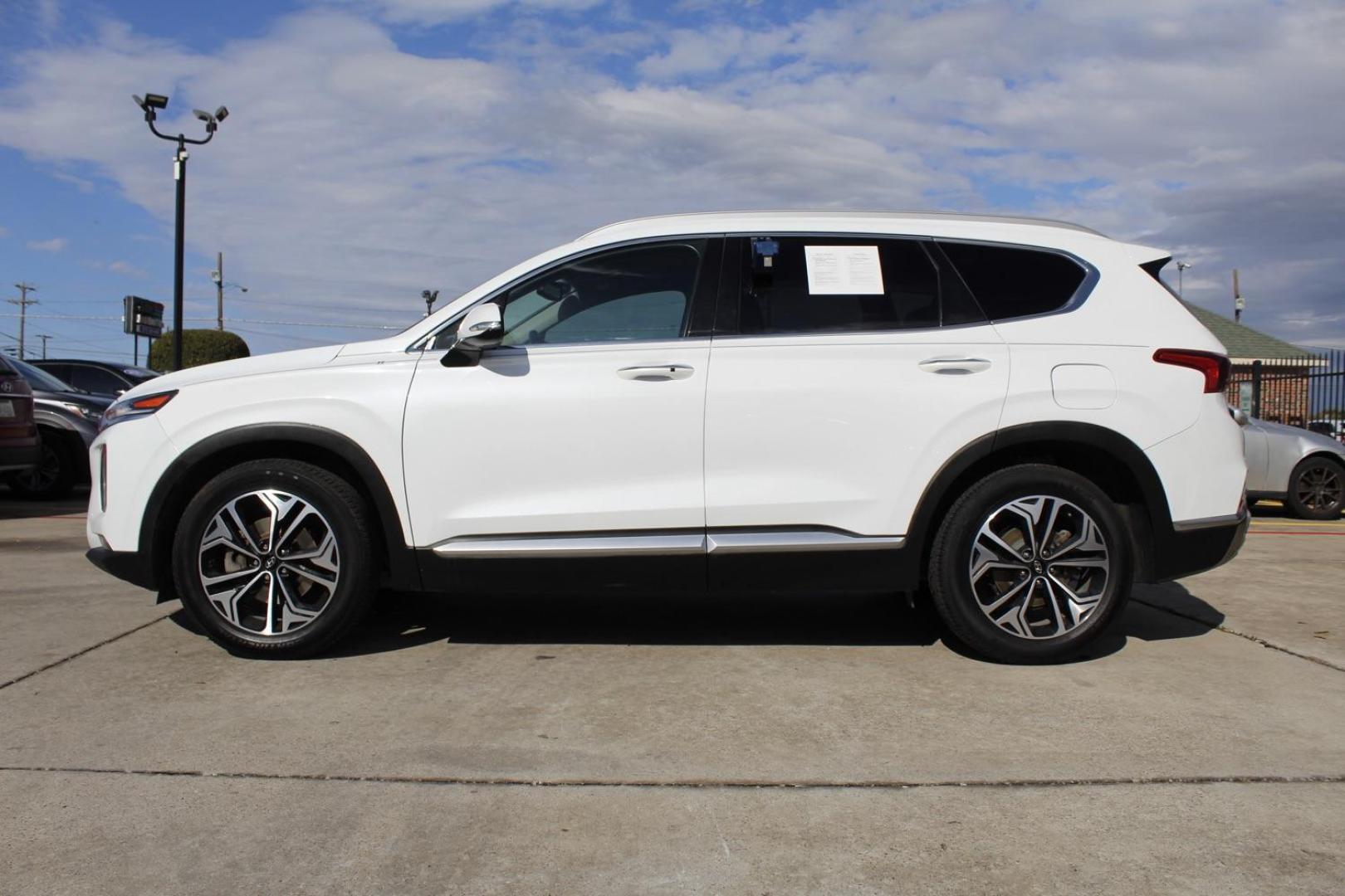 2019 white Hyundai Santa Fe Limited 2.0T (5NMS53AAXKH) with an 2.0L L4 DOHC 16V TURBO engine, 6-Speed Automatic transmission, located at 2401 E Main St., Grand Prairie, TX, 75050, (972) 262-4440, 32.748981, -96.969643 - Photo#2