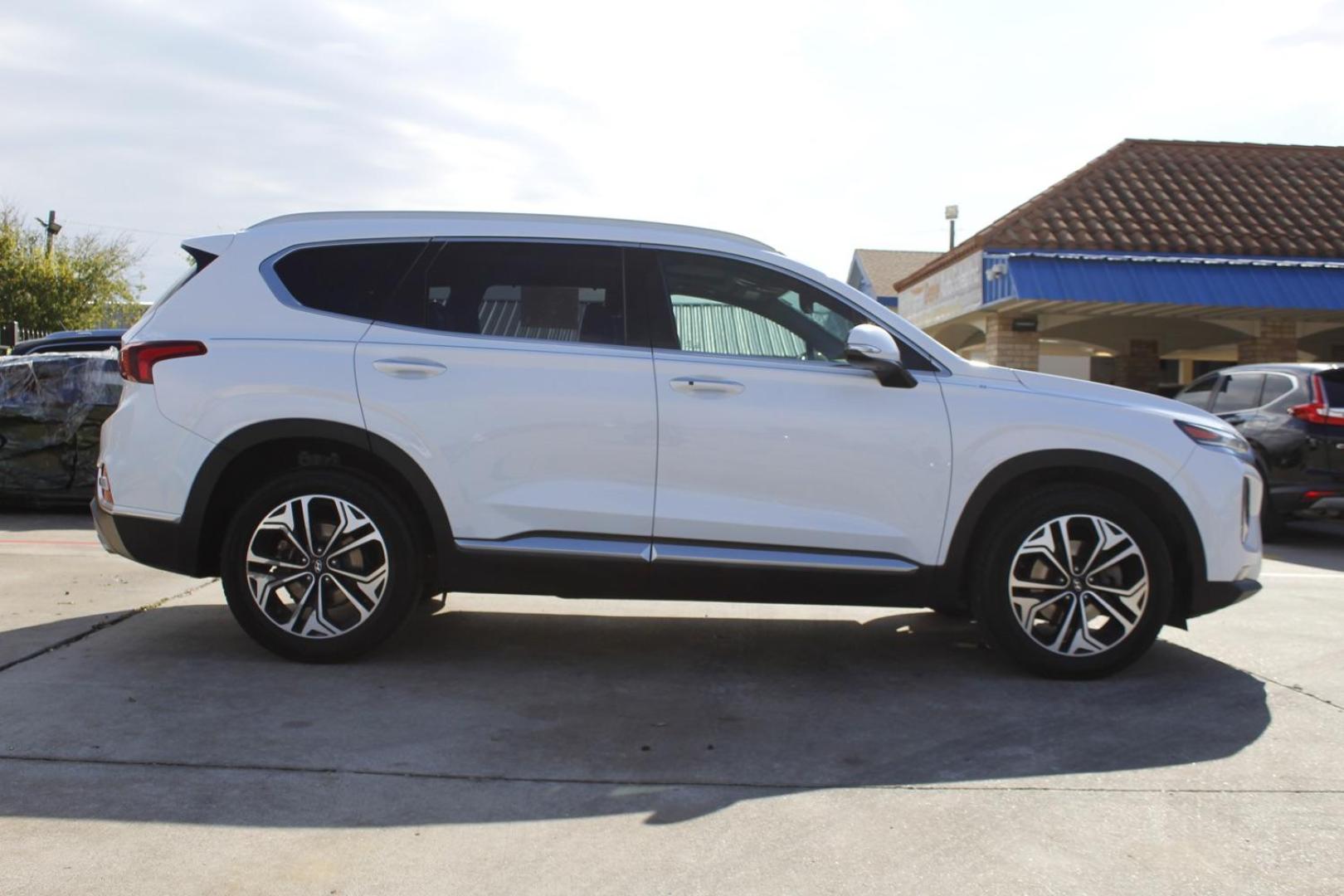 2019 white Hyundai Santa Fe Limited 2.0T (5NMS53AAXKH) with an 2.0L L4 DOHC 16V TURBO engine, 6-Speed Automatic transmission, located at 2401 E Main St., Grand Prairie, TX, 75050, (972) 262-4440, 32.748981, -96.969643 - Photo#8