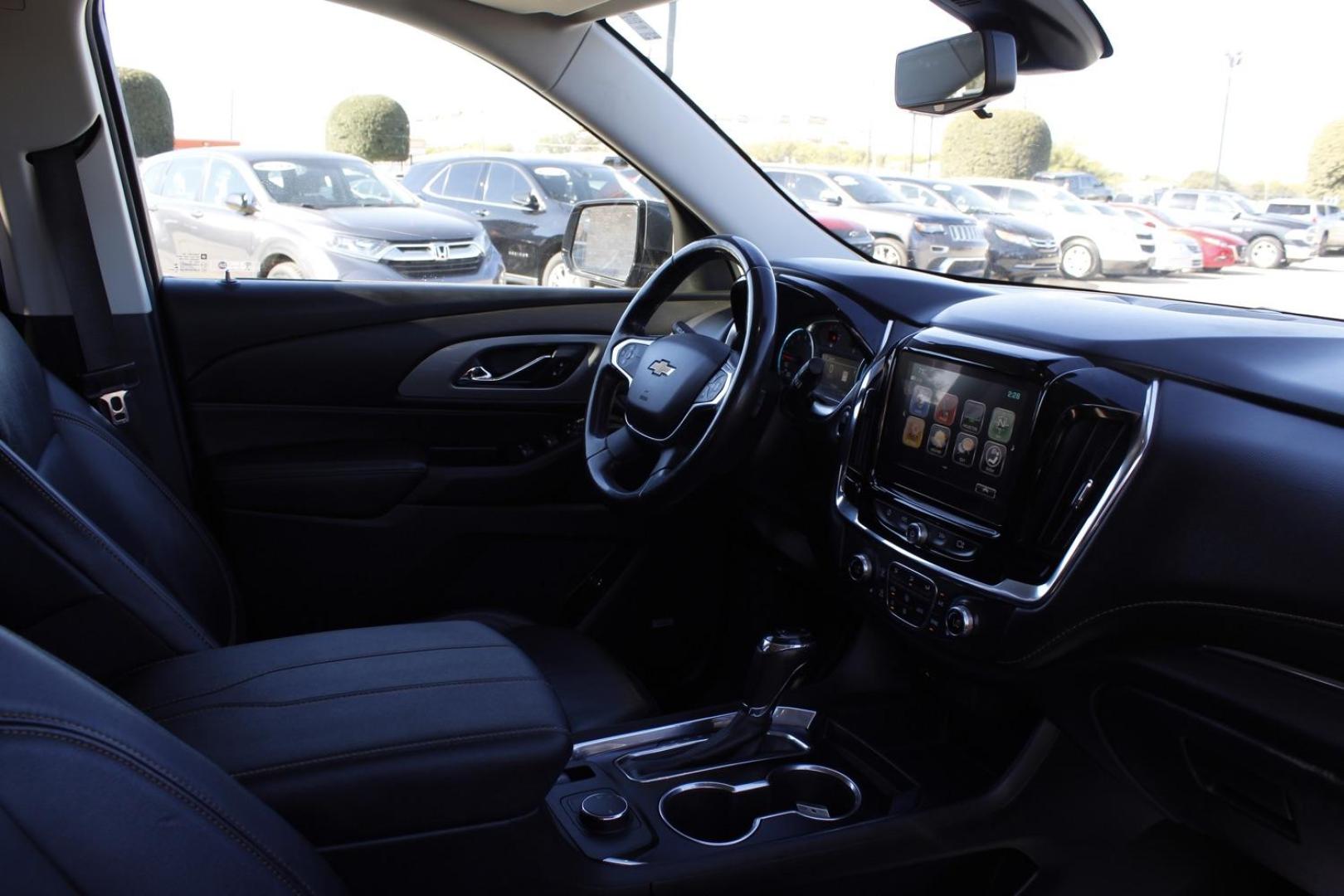 2019 Gray Chevrolet Traverse LT Leather FWD (1GNERHKW0KJ) with an 3.6L V6 DOHC 24V engine, 9-Speed Automatic transmission, located at 2401 E Main St., Grand Prairie, TX, 75050, (972) 262-4440, 32.748981, -96.969643 - Photo#13