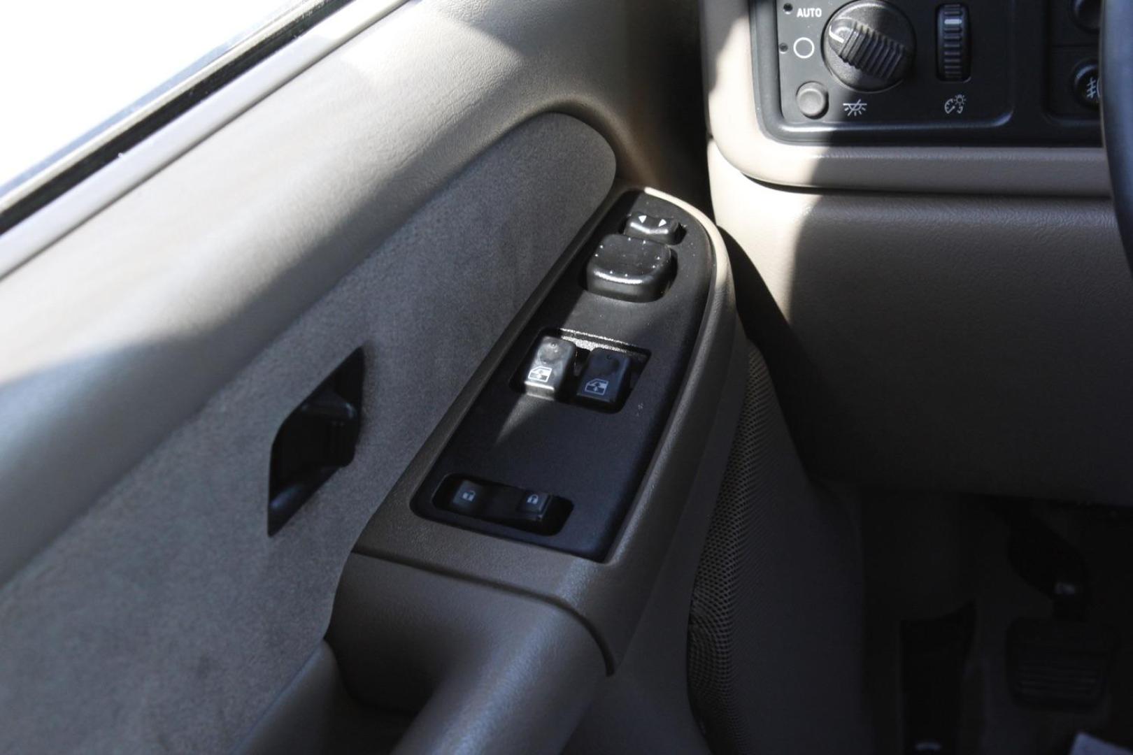 2003 GOLD Chevrolet Silverado 1500 Ext. Cab Short Bed 4WD (1GCEK19V03E) with an 4.8L V8 OHV 16V engine, 4-Speed Automatic transmission, located at 2401 E Main St., Grand Prairie, TX, 75050, (972) 262-4440, 32.748981, -96.969643 - Photo#17