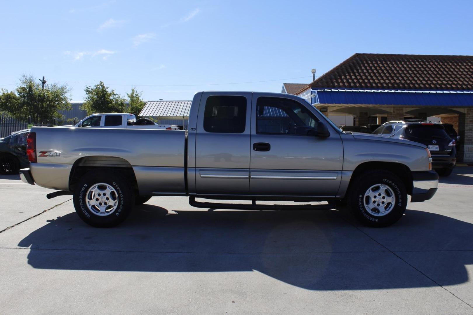 2003 GOLD Chevrolet Silverado 1500 Ext. Cab Short Bed 4WD (1GCEK19V03E) with an 4.8L V8 OHV 16V engine, 4-Speed Automatic transmission, located at 2401 E Main St., Grand Prairie, TX, 75050, (972) 262-4440, 32.748981, -96.969643 - Photo#7