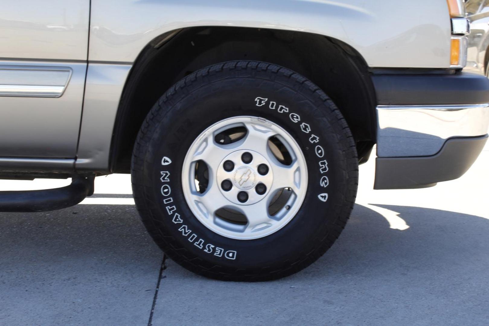 2003 GOLD Chevrolet Silverado 1500 Ext. Cab Short Bed 4WD (1GCEK19V03E) with an 4.8L V8 OHV 16V engine, 4-Speed Automatic transmission, located at 2401 E Main St., Grand Prairie, TX, 75050, (972) 262-4440, 32.748981, -96.969643 - Photo#8