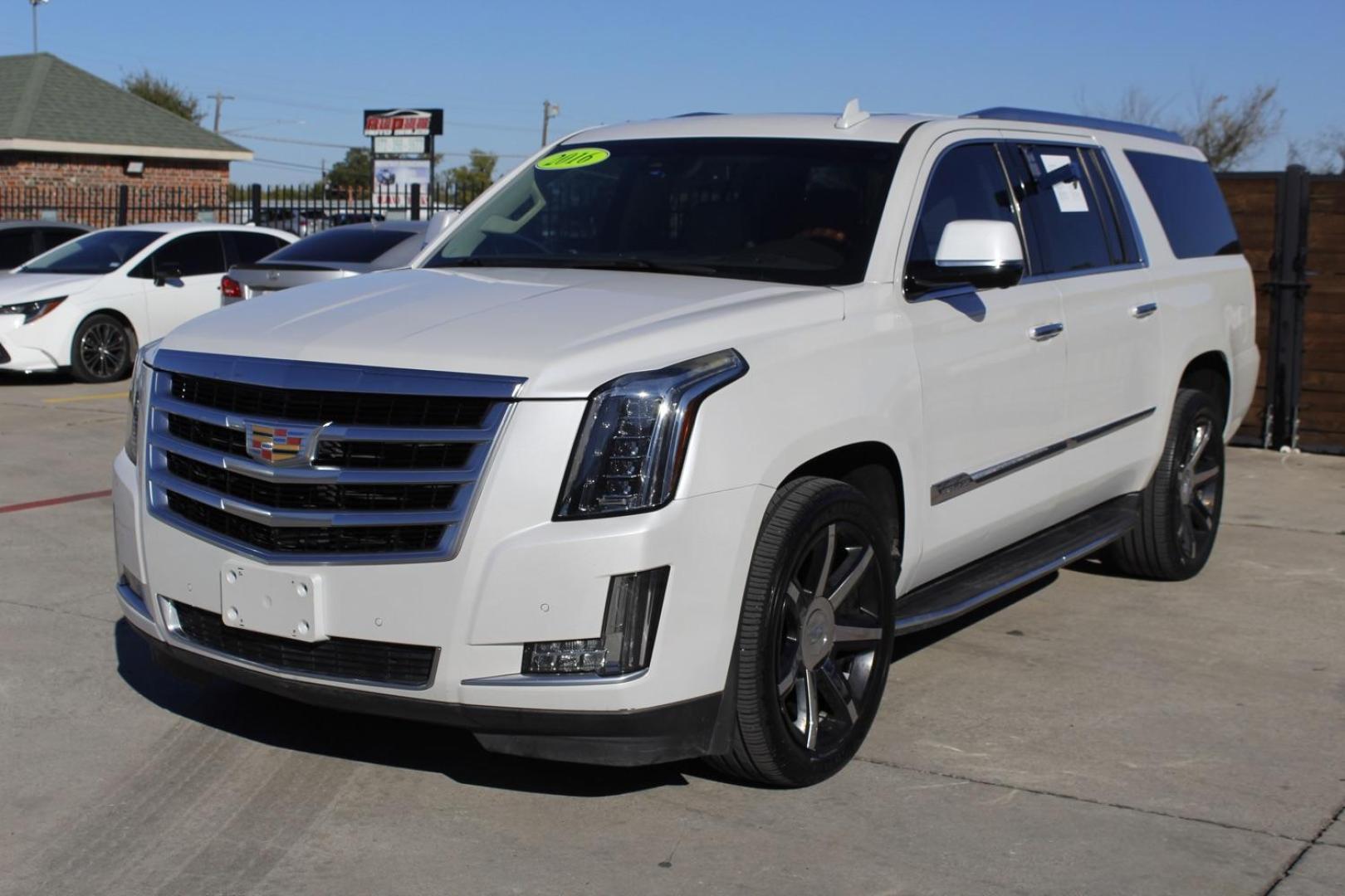 2016 White Cadillac Escalade ESV 2WD Luxury (1GYS3HKJXGR) with an 6.2L V8 OHV 16V FFV engine, 6-Speed Automatic transmission, located at 2401 E Main St., Grand Prairie, TX, 75050, (972) 262-4440, 32.748981, -96.969643 - Photo#1