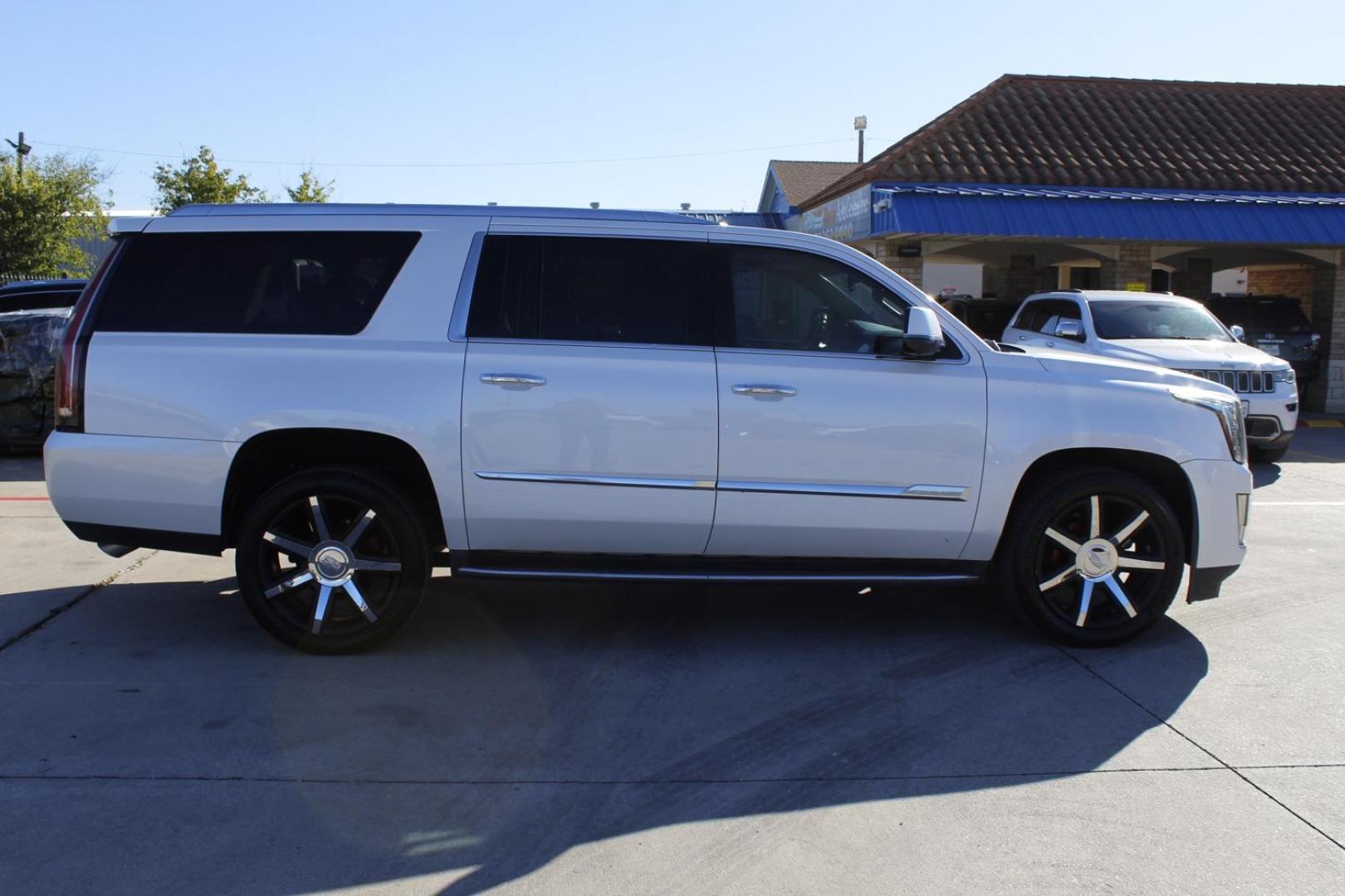 2016 White Cadillac Escalade ESV 2WD Luxury (1GYS3HKJXGR) with an 6.2L V8 OHV 16V FFV engine, 6-Speed Automatic transmission, located at 2401 E Main St., Grand Prairie, TX, 75050, (972) 262-4440, 32.748981, -96.969643 - Photo#7