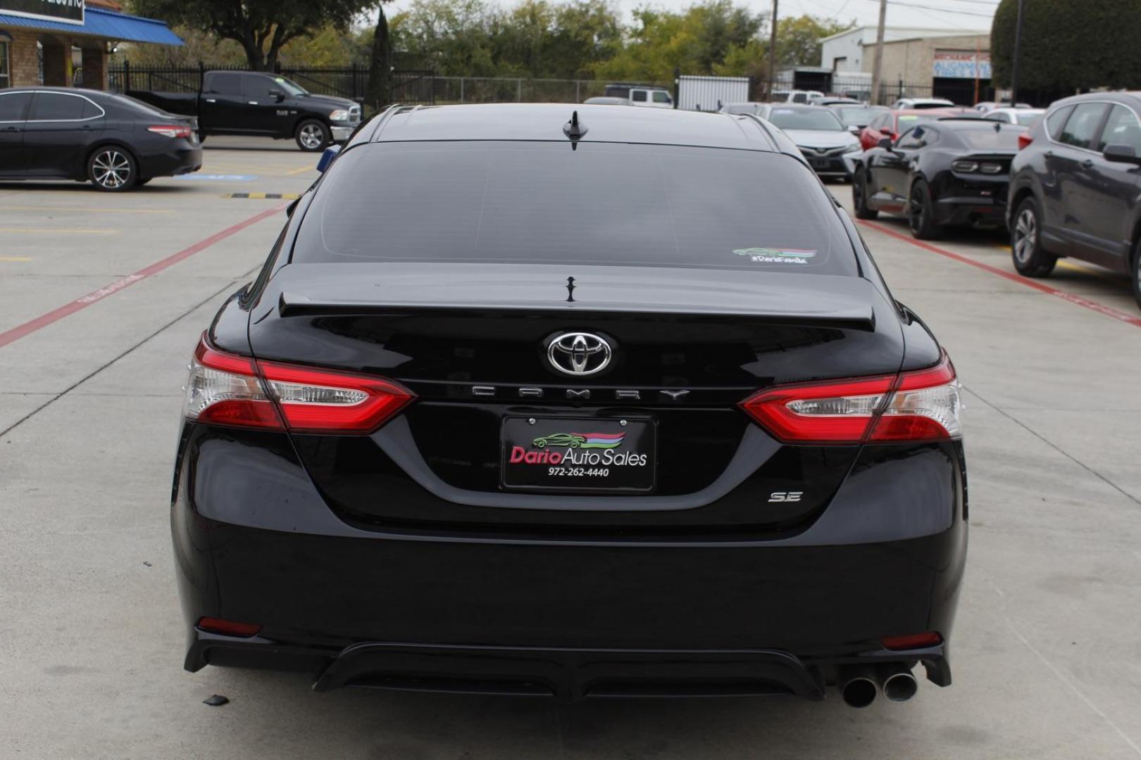 2019 BLACK Toyota Camry SE (4T1B11HK4KU) with an 2.5L L4 DOHC 16V engine, 8-Speed Automatic transmission, located at 2401 E Main St., Grand Prairie, TX, 75050, (972) 262-4440, 32.748981, -96.969643 - Photo#5