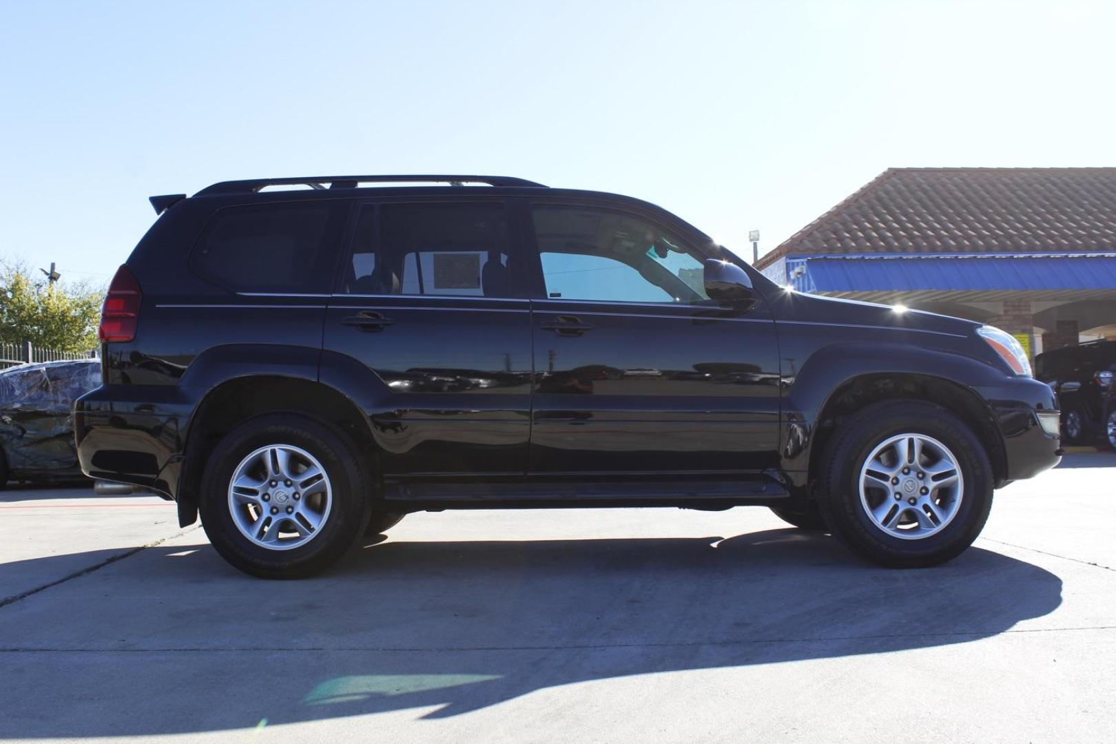 2007 black Lexus GX 470 Sport Utility (JTJBT20XX70) with an 4.7L V8 DOHC 32V engine, 5-Speed Automatic transmission, located at 2401 E Main St., Grand Prairie, TX, 75050, (972) 262-4440, 32.748981, -96.969643 - Photo#9