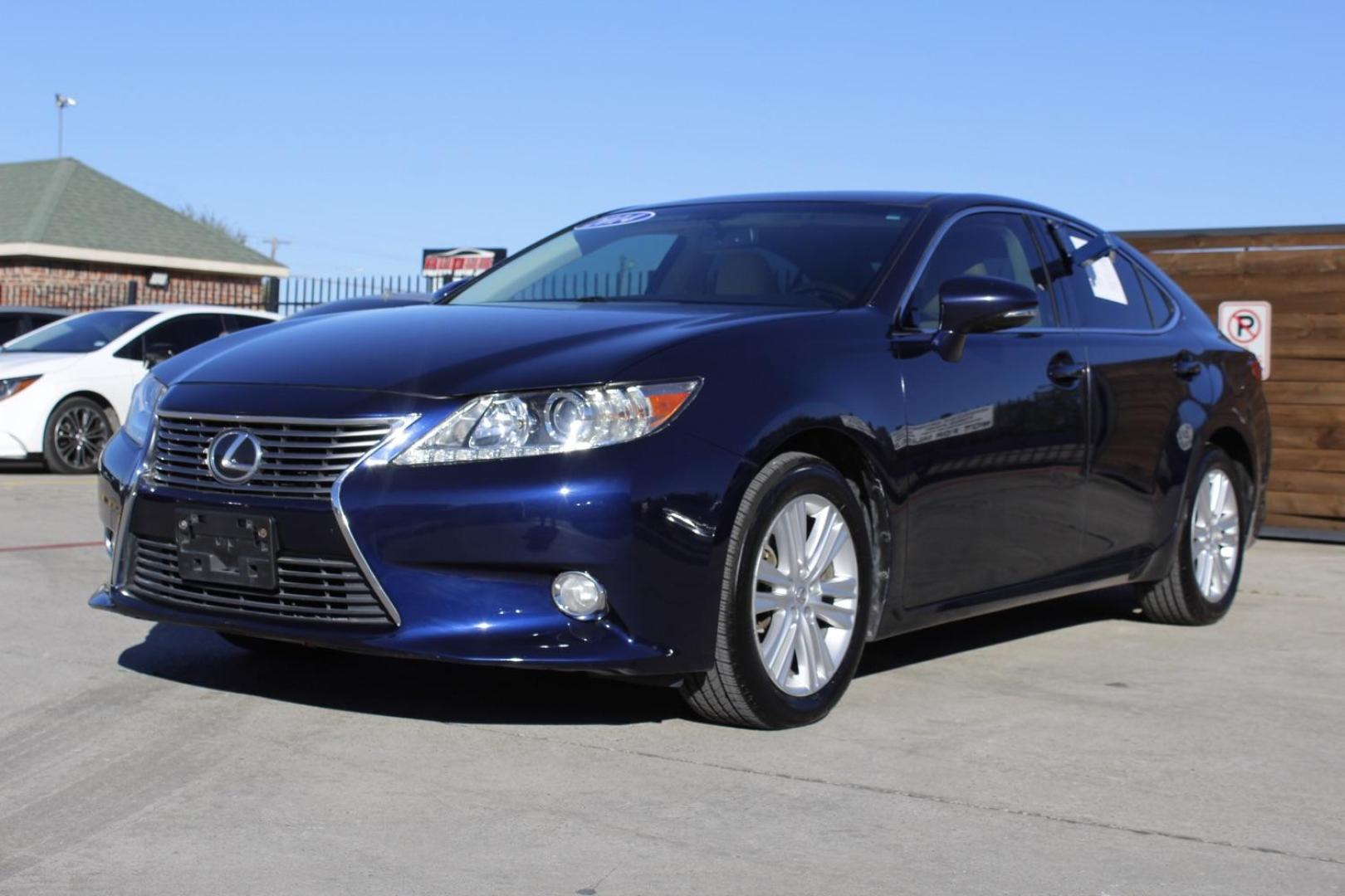 2014 Blue Lexus ES 350 Sedan (JTHBK1GG7E2) with an 3.5L V6 DOHC 24V engine, 6-Speed Automatic transmission, located at 2401 E Main St., Grand Prairie, TX, 75050, (972) 262-4440, 32.748981, -96.969643 - Photo#1