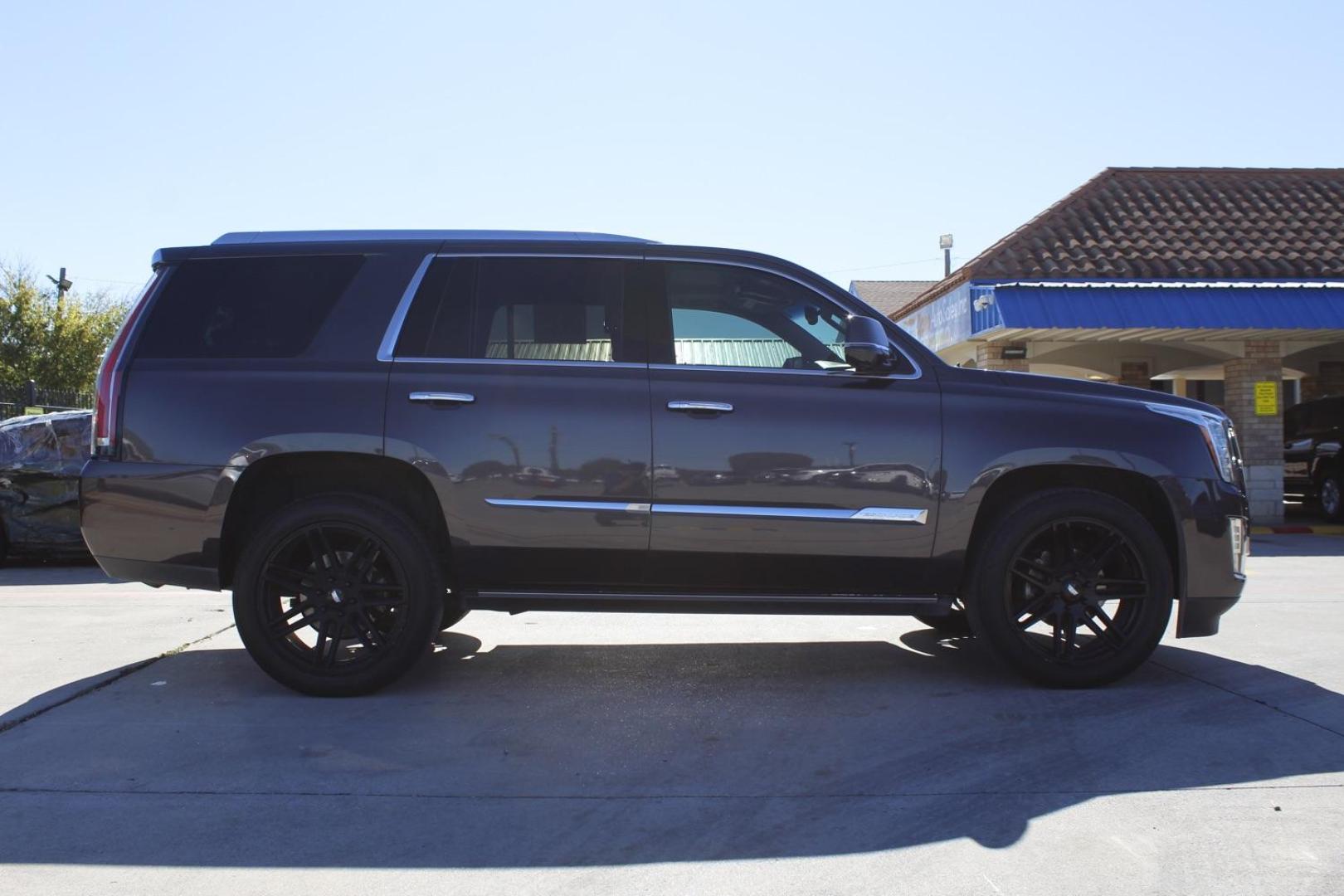 2016 gray Cadillac Escalade Premium 4WD (1GYS4CKJXGR) with an 6.2L V8 OHV 16V FFV engine, 6-Speed Automatic transmission, located at 2401 E Main St., Grand Prairie, TX, 75050, (972) 262-4440, 32.748981, -96.969643 - Photo#7