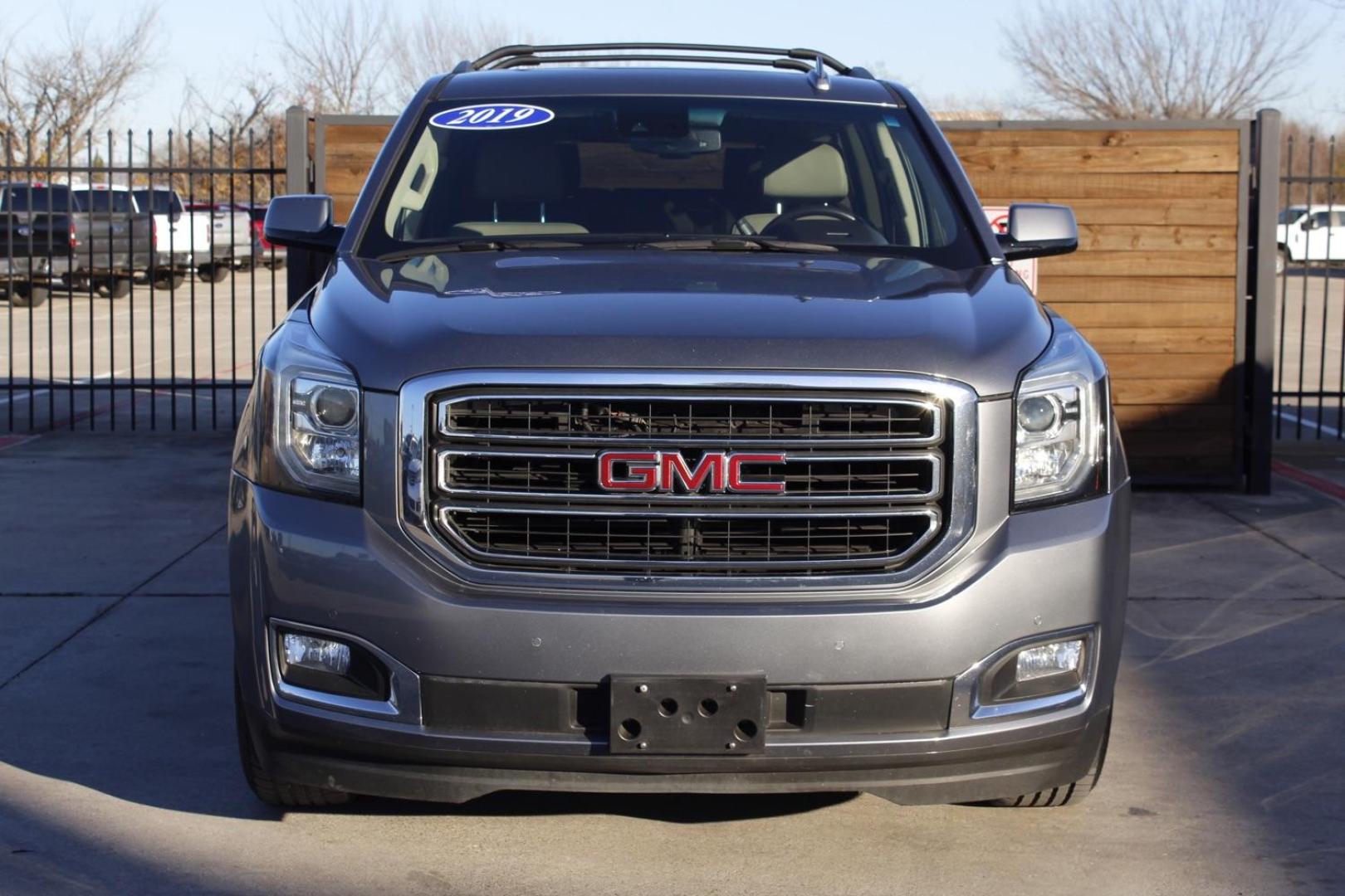 2019 Gray GMC Yukon XL SLT 2WD (1GKS1GKC4KR) with an 5.3L V8 OHV 16V engine, 6-Speed Automatic transmission, located at 2401 E Main St., Grand Prairie, TX, 75050, (972) 262-4440, 32.748981, -96.969643 - Photo#0