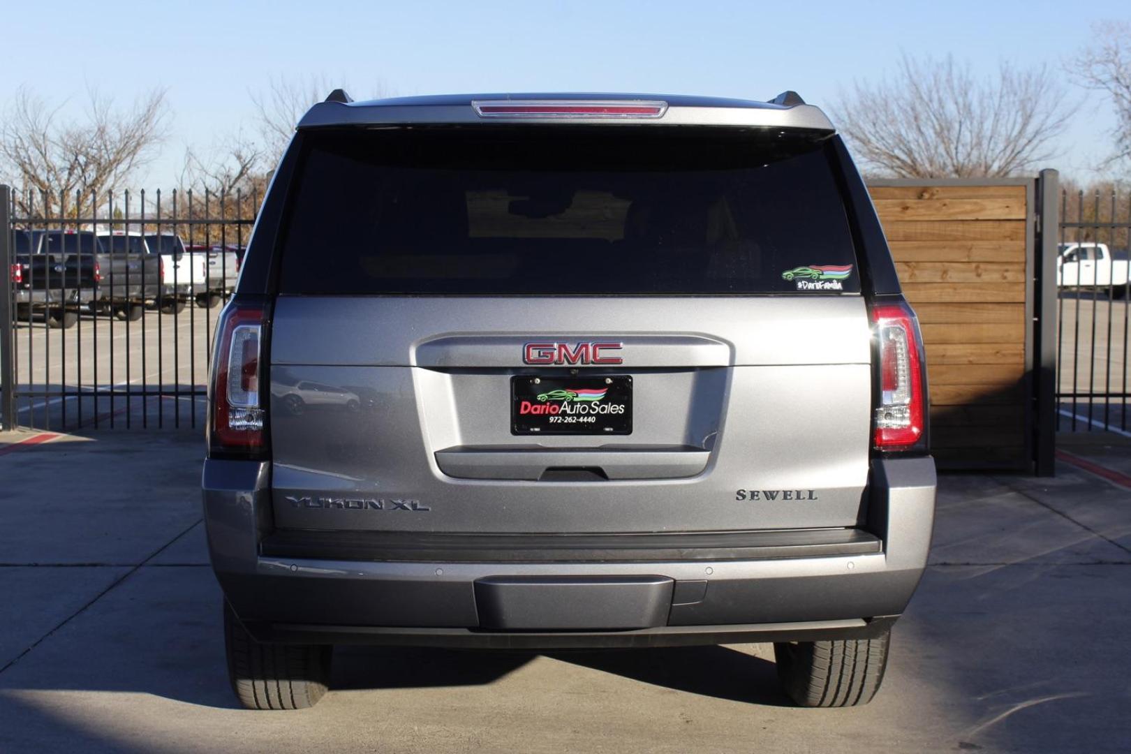 2019 Gray GMC Yukon XL SLT 2WD (1GKS1GKC4KR) with an 5.3L V8 OHV 16V engine, 6-Speed Automatic transmission, located at 2401 E Main St., Grand Prairie, TX, 75050, (972) 262-4440, 32.748981, -96.969643 - Photo#6